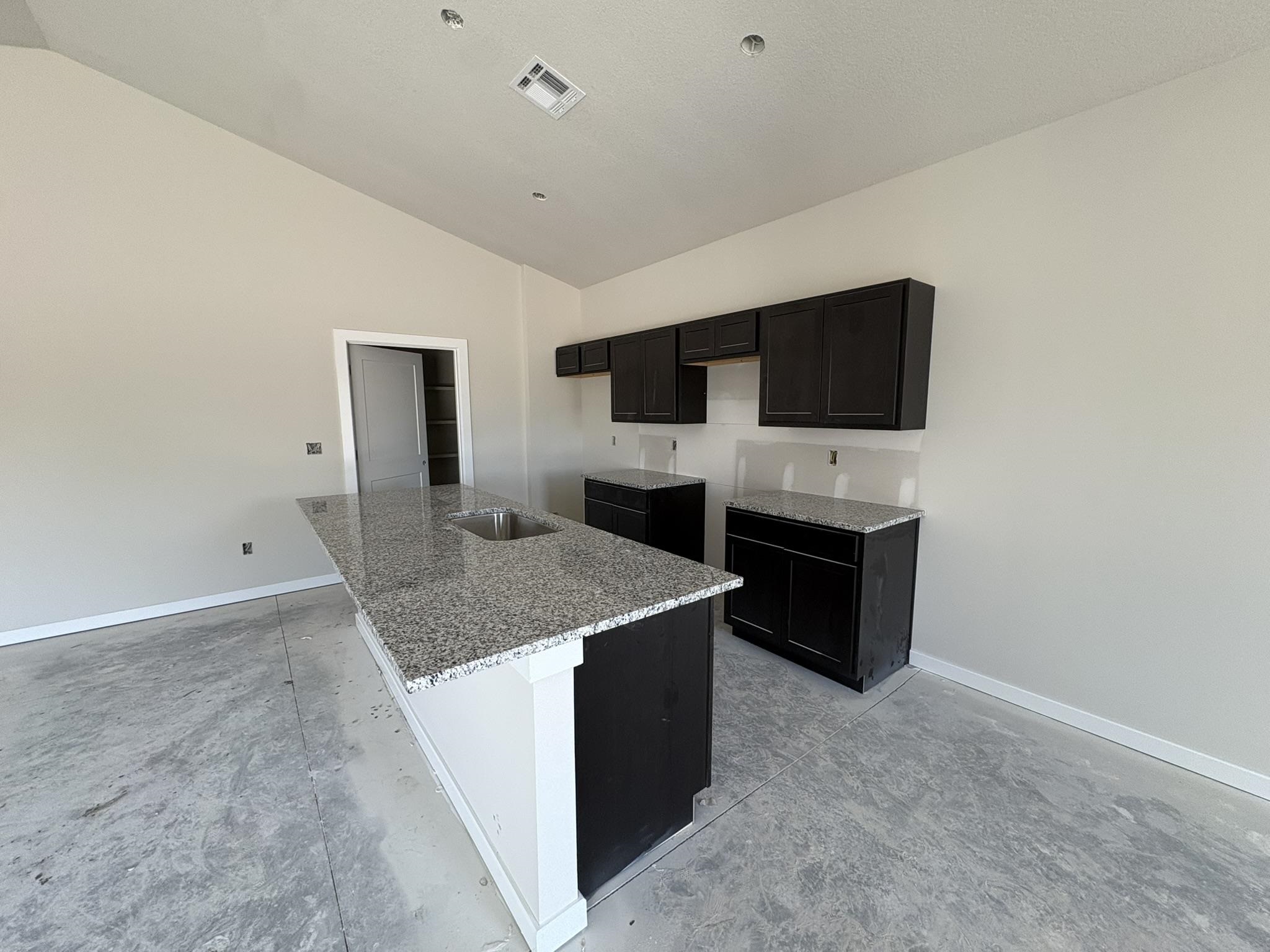 5713 Plumthicket St Property Photo 4