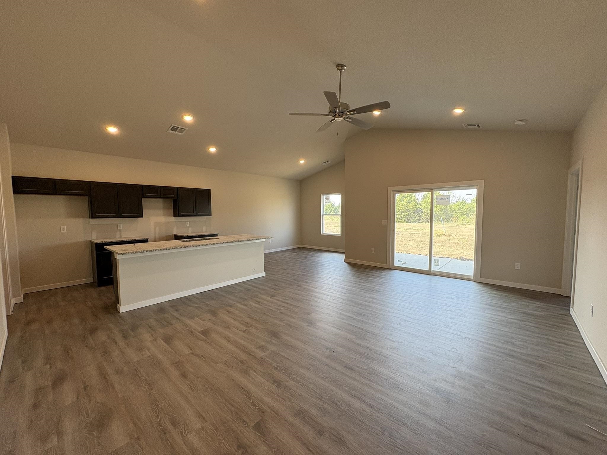 5713 Plumthicket St Property Photo 4