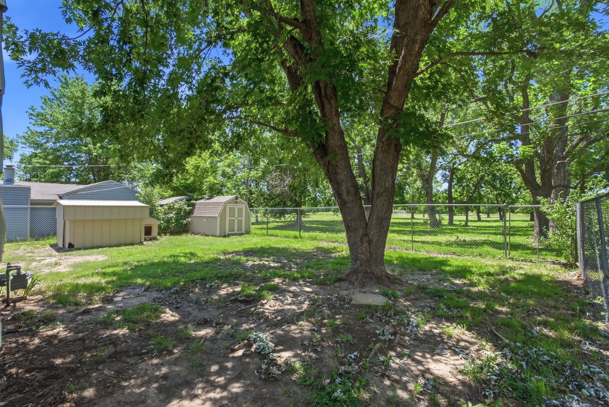 4949 S Cedardale Ave Property Photo 22