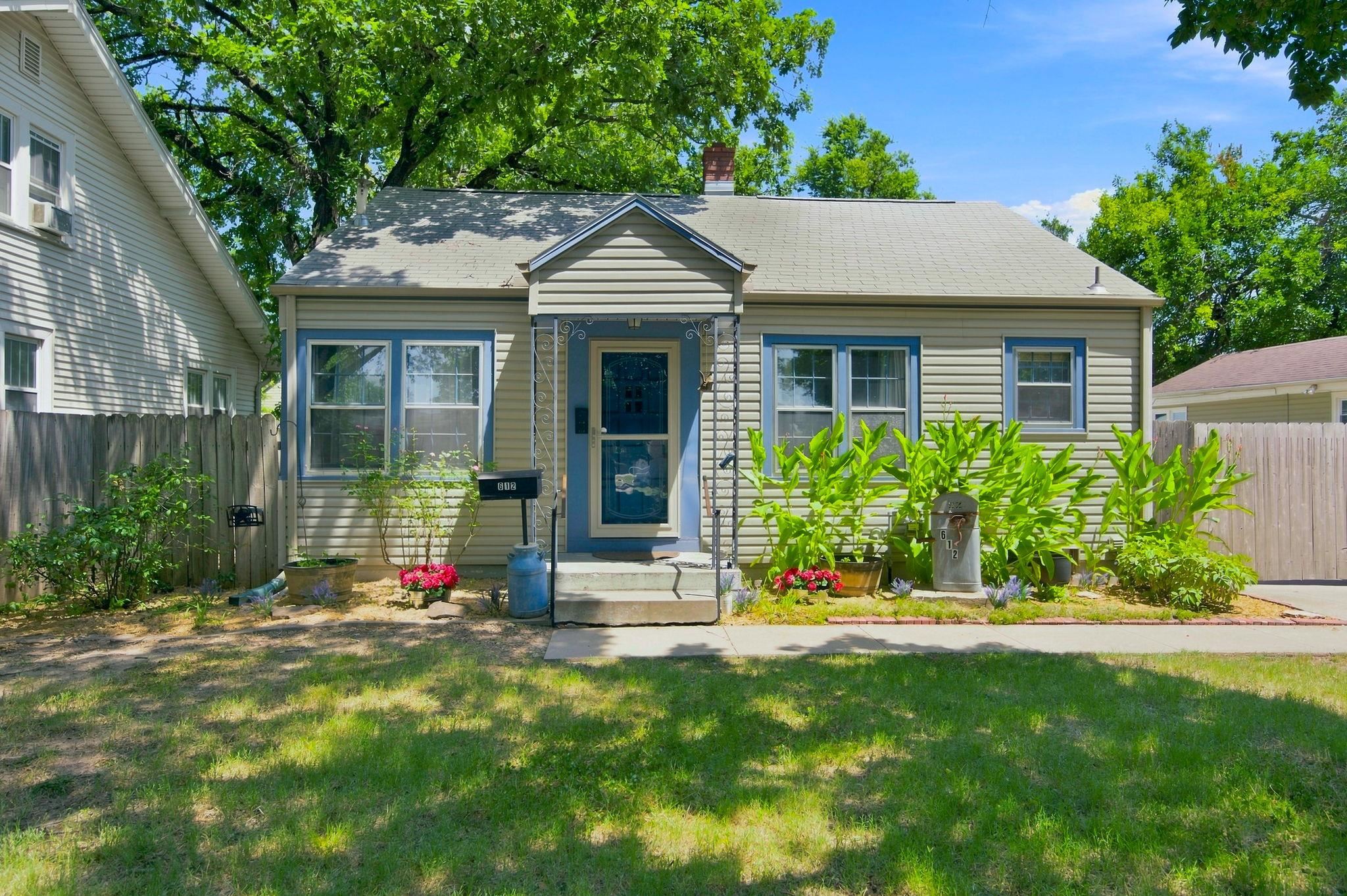 612 S Green St Property Photo 1