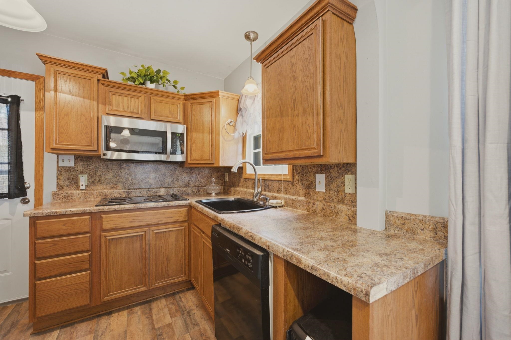 612 S Green St Property Photo 9