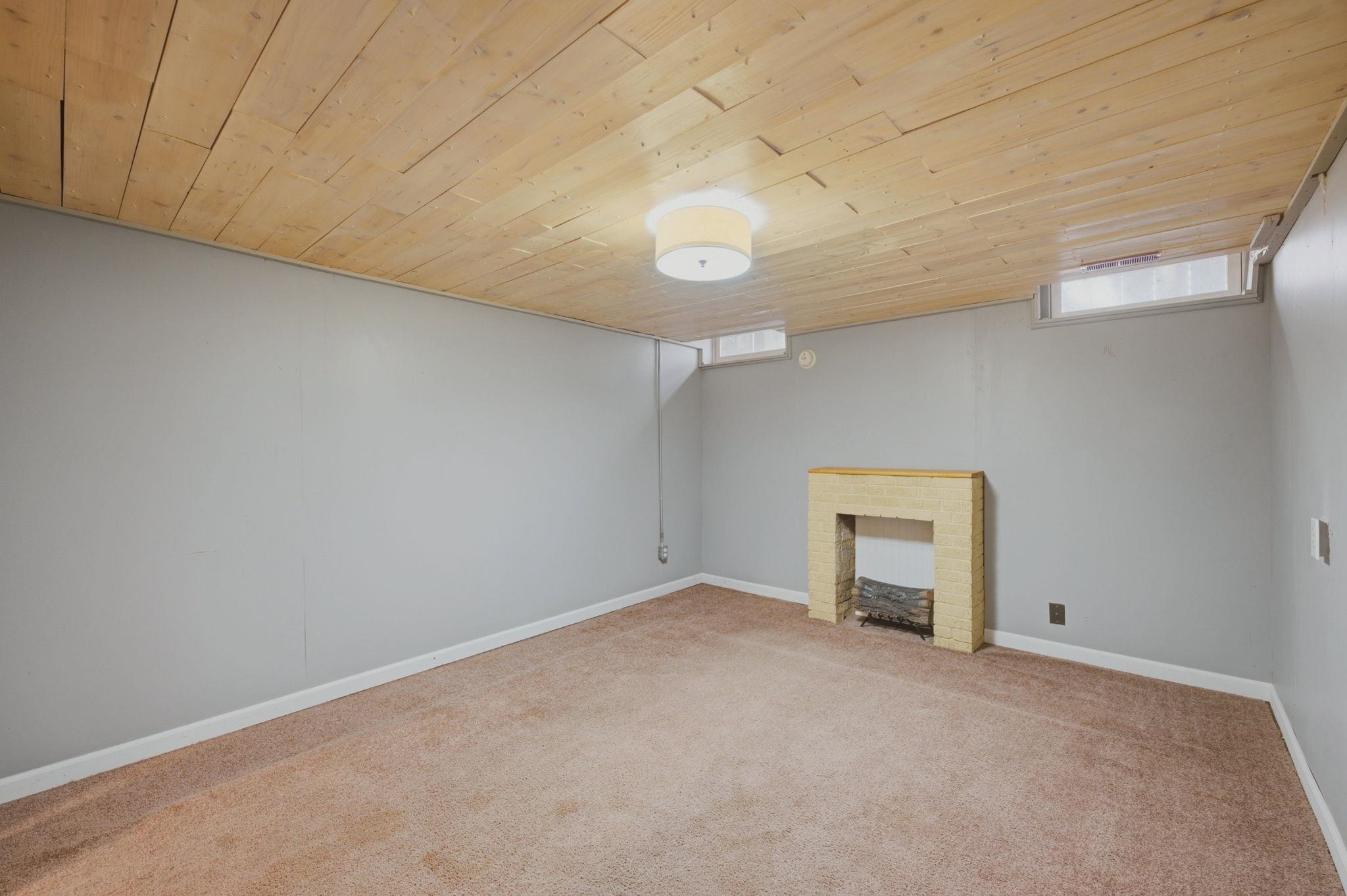 612 S Green St Property Photo 17