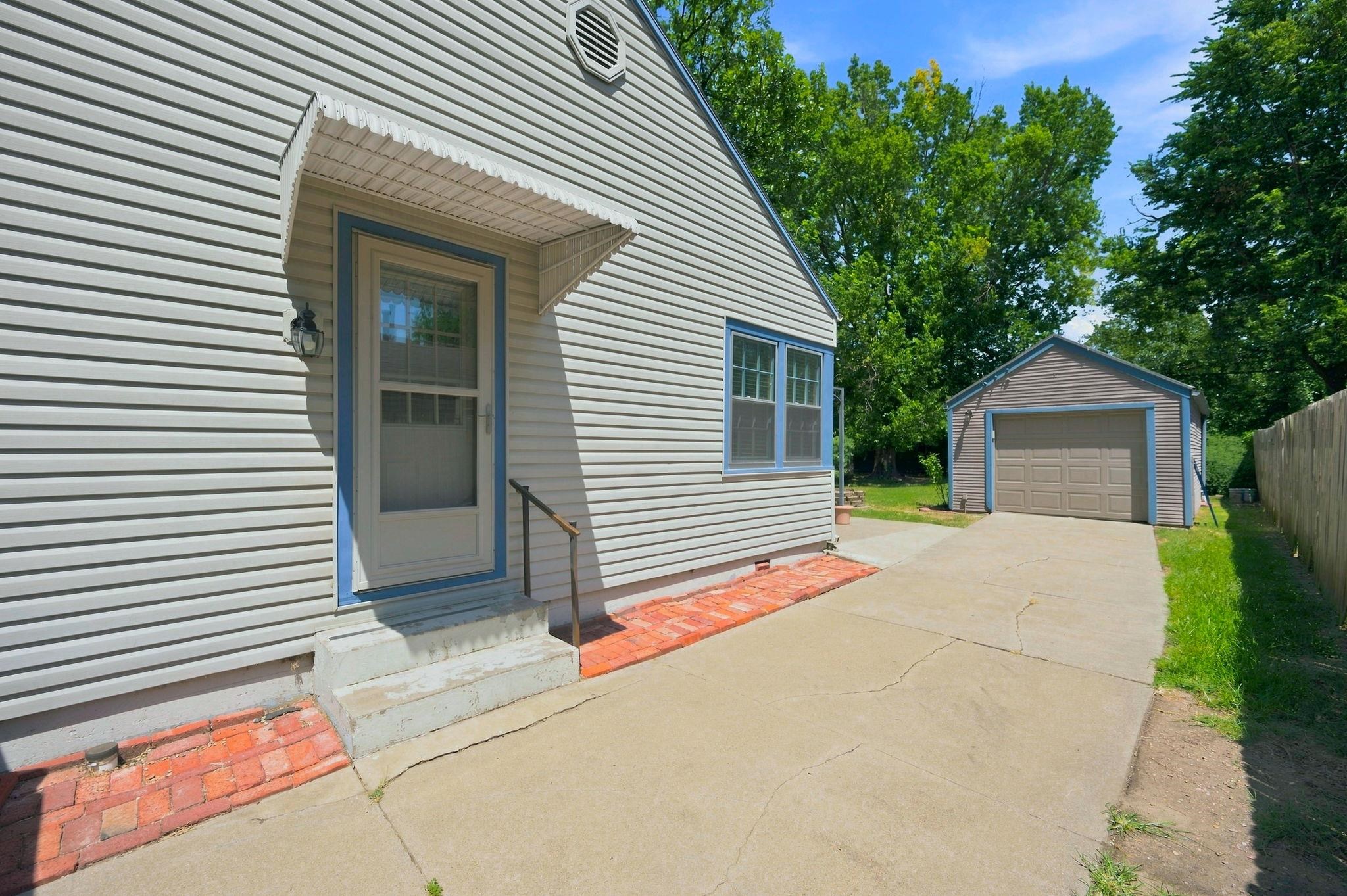 612 S Green St Property Photo 21