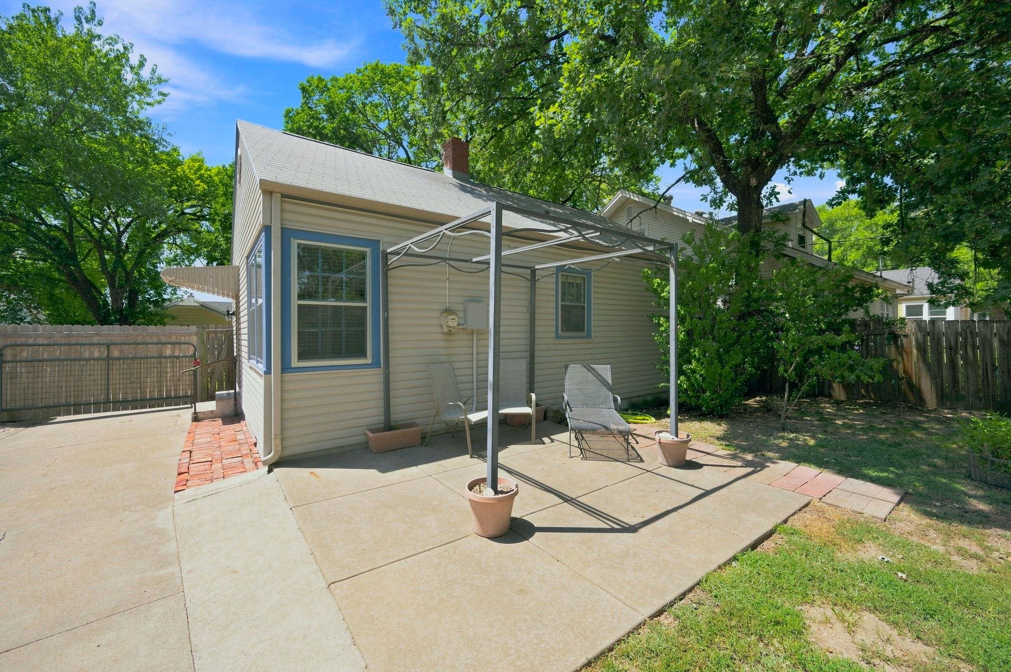 612 S Green St Property Photo 22