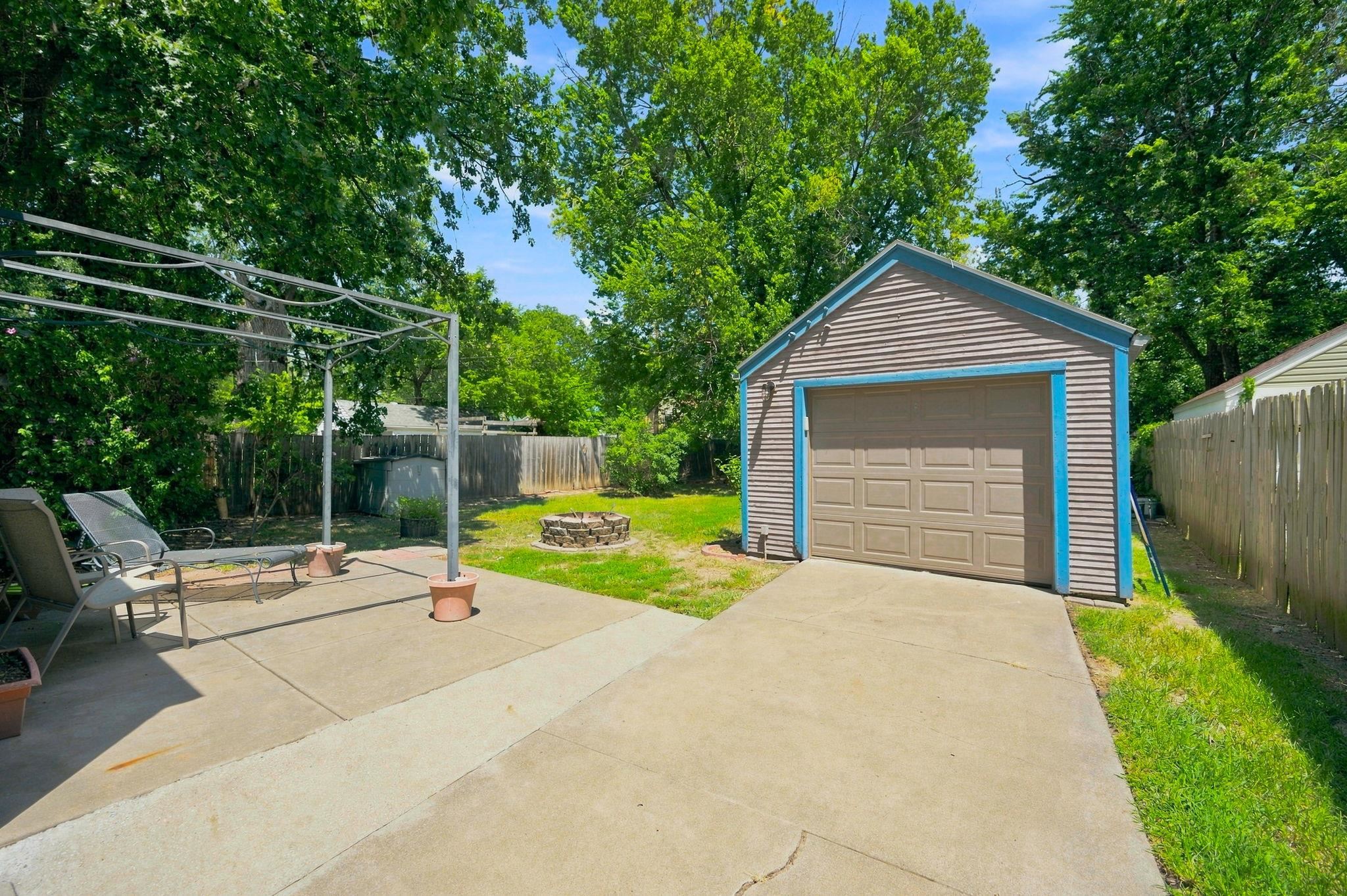 612 S Green St Property Photo 23