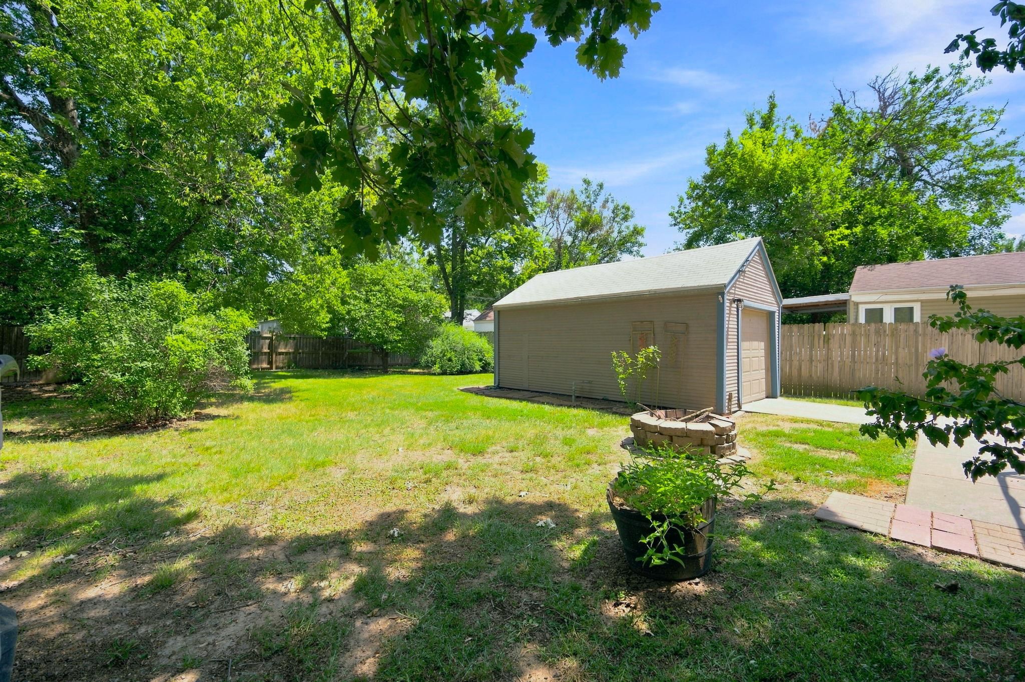 612 S Green St Property Photo 24