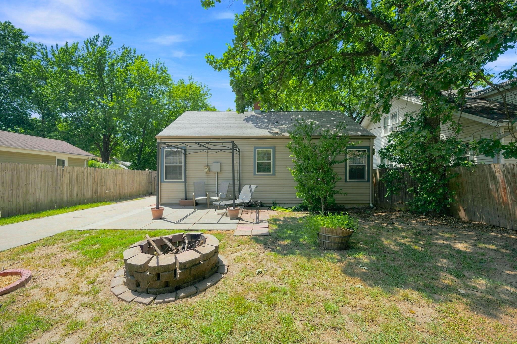 612 S Green St Property Photo 26