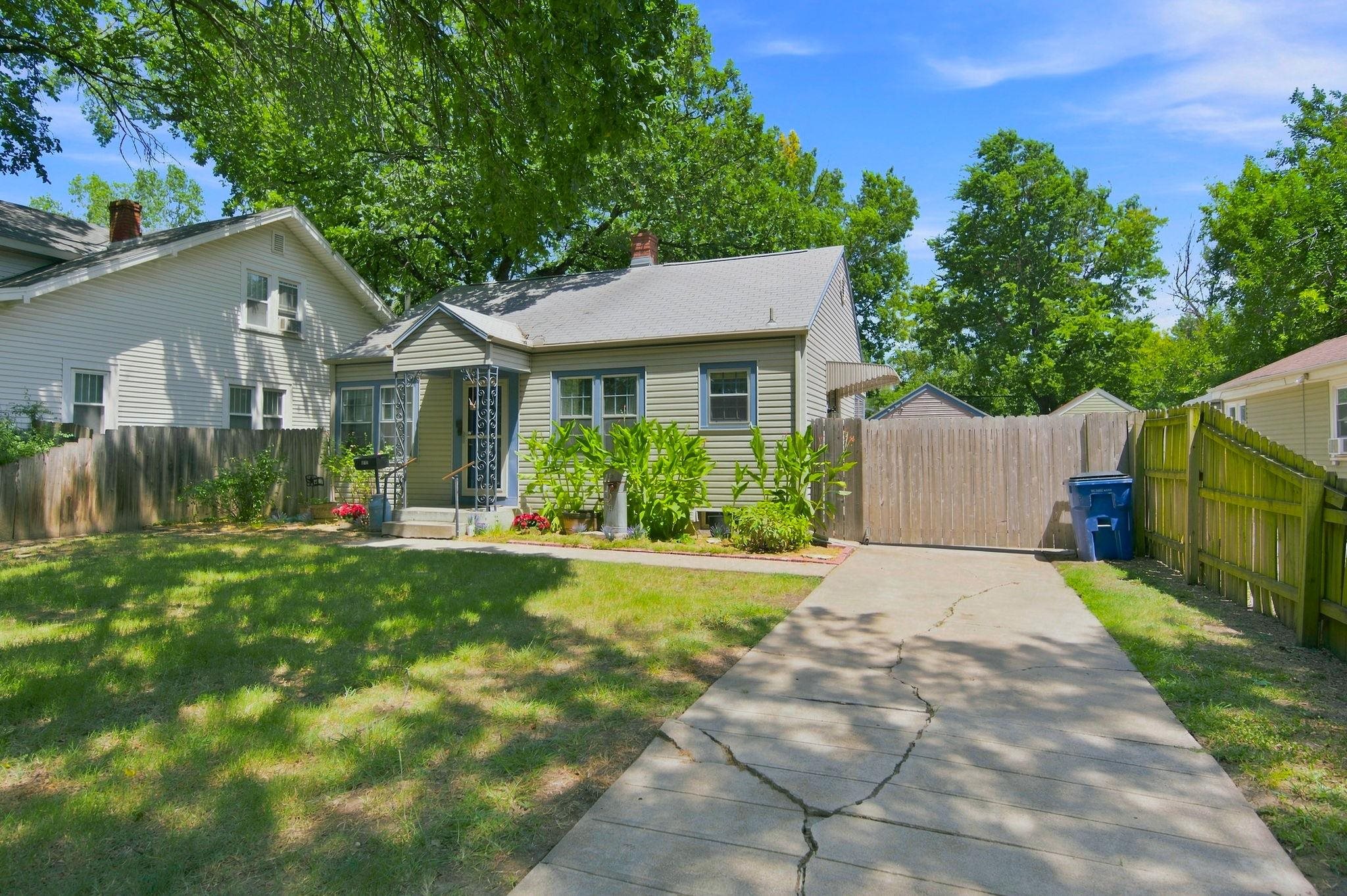 612 S Green St Property Photo 29