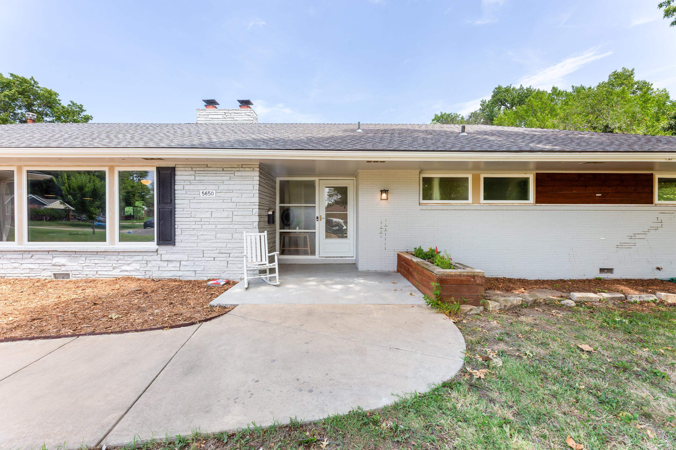 5650 E Coe Dr Property Photo 4