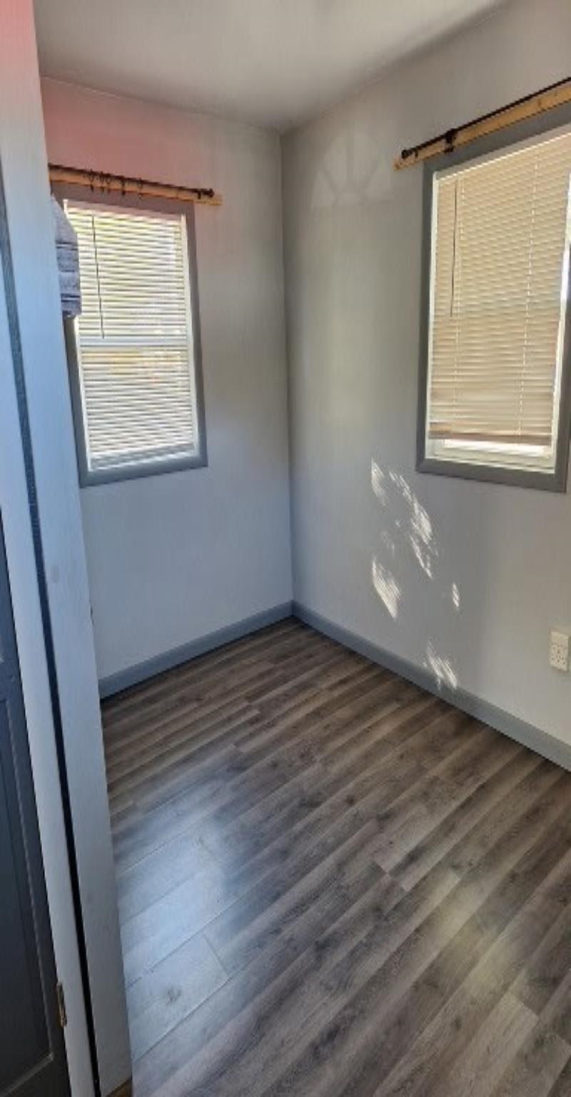 140 W Grove Property Photo 3