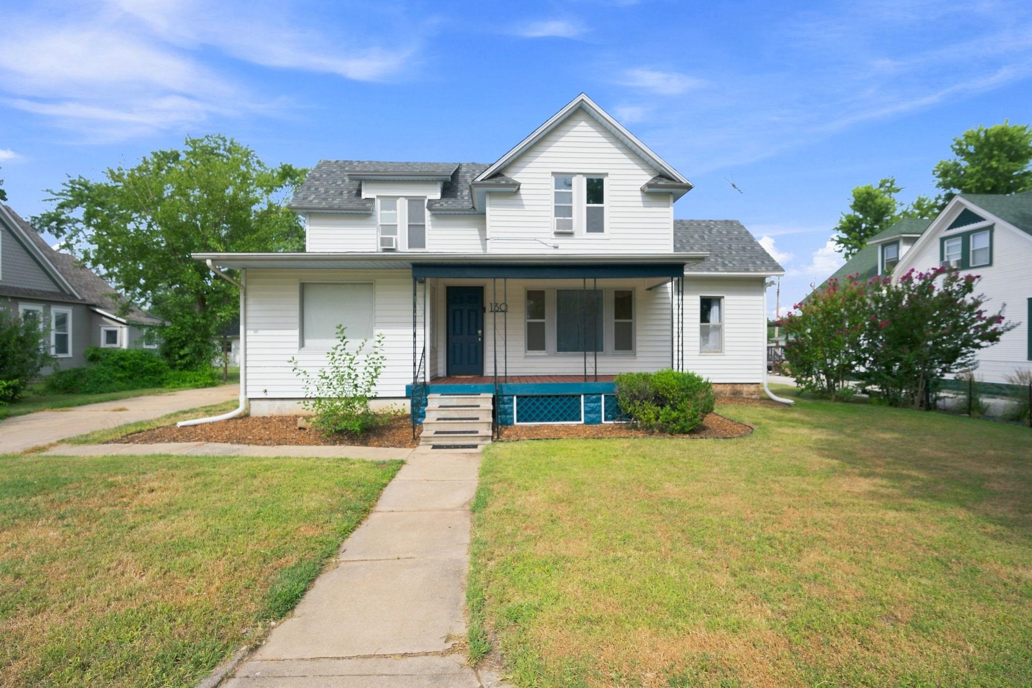 130 S 8th St Property Photo 1