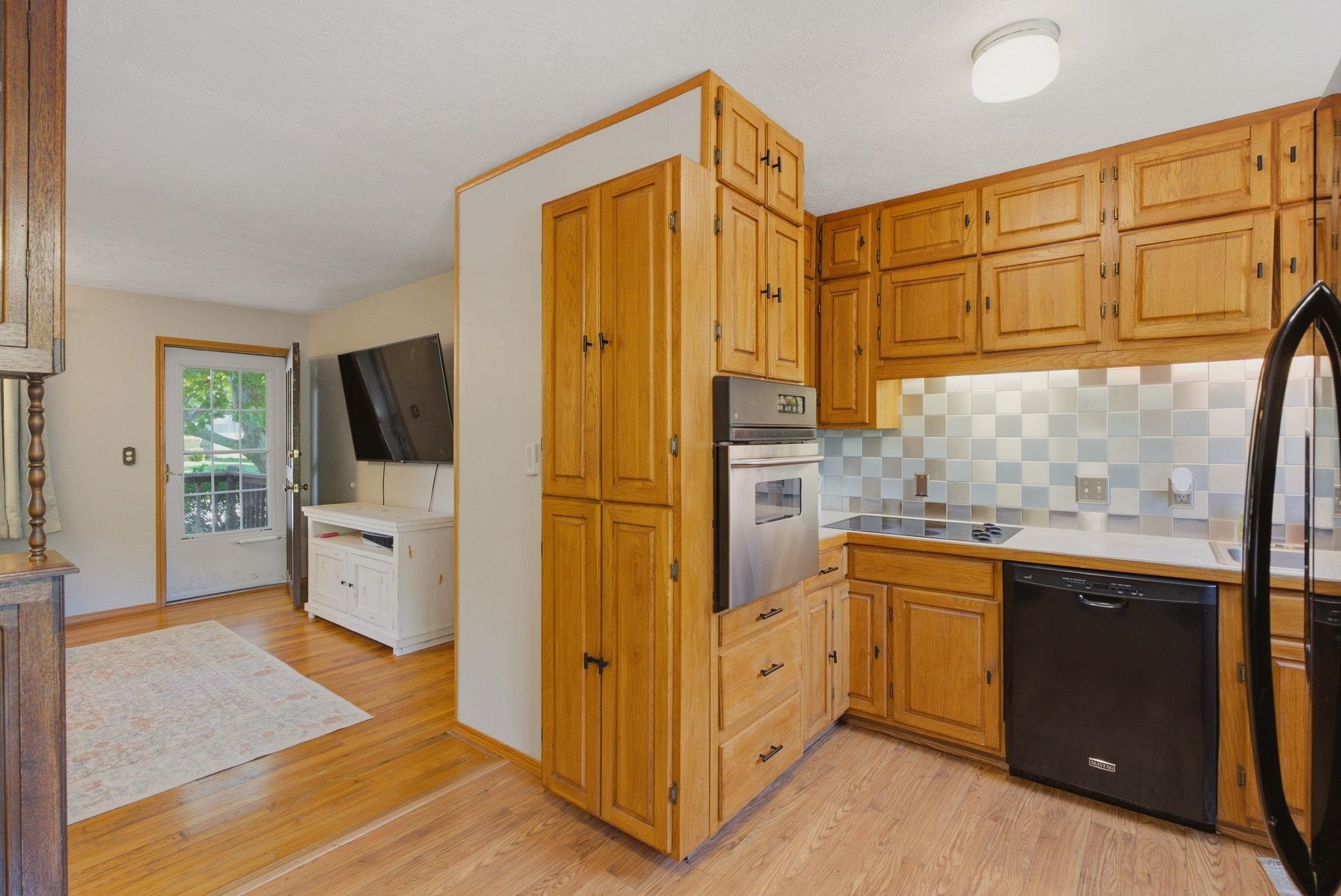 6501 N Randall Dr Property Photo 8