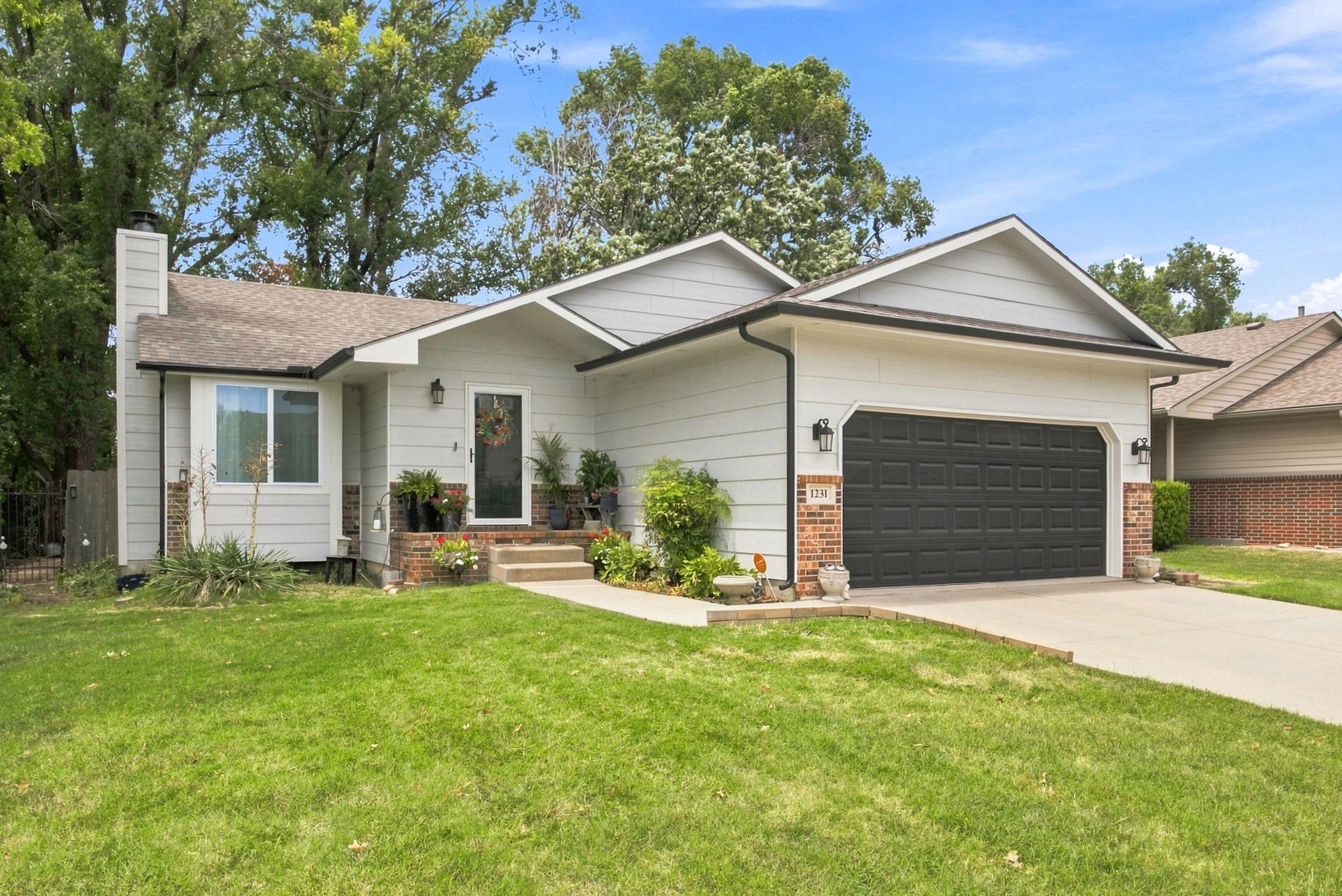 1231 S Longford Property Photo 2