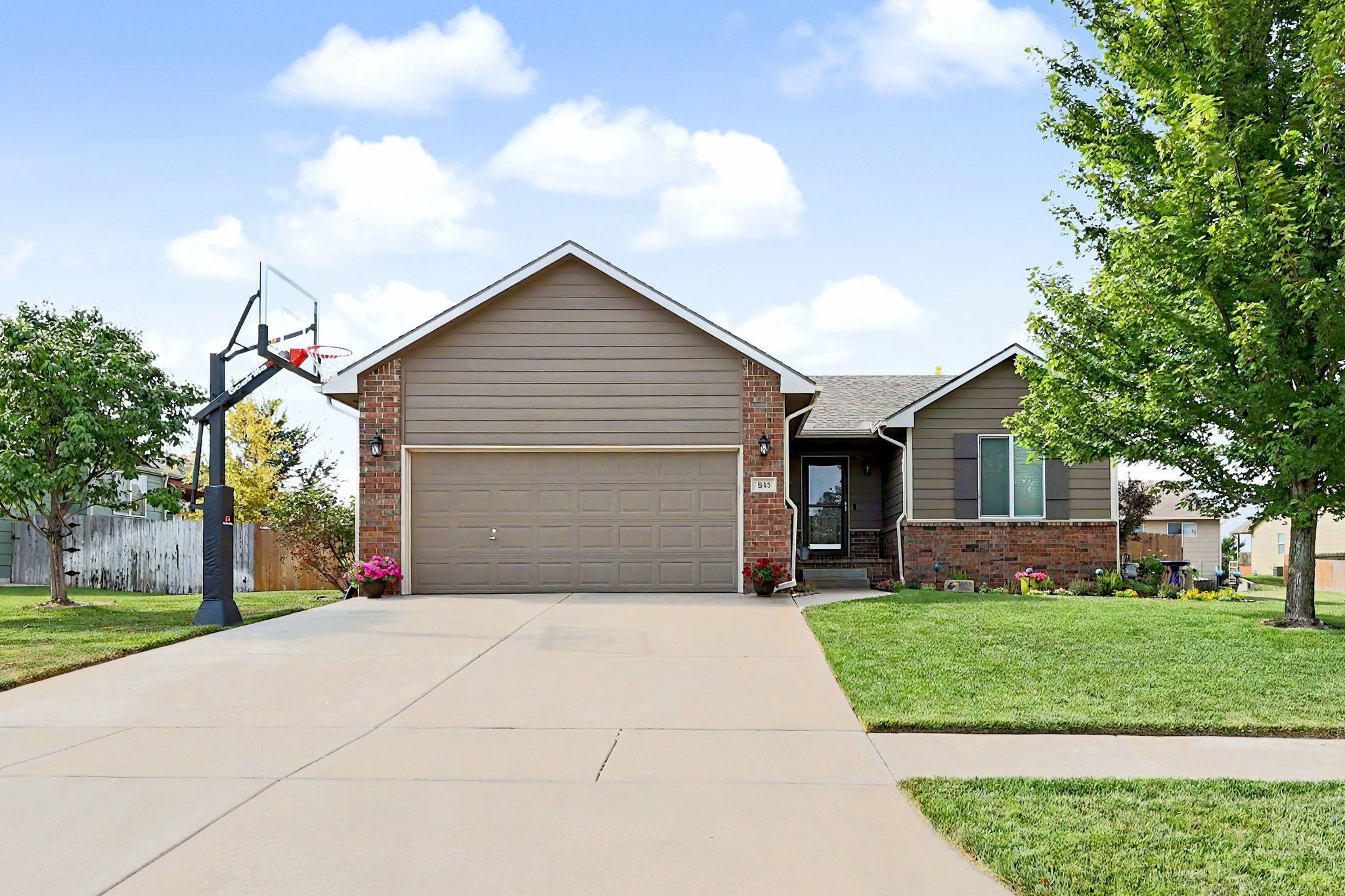 843 E Winding Lane St Property Photo 1