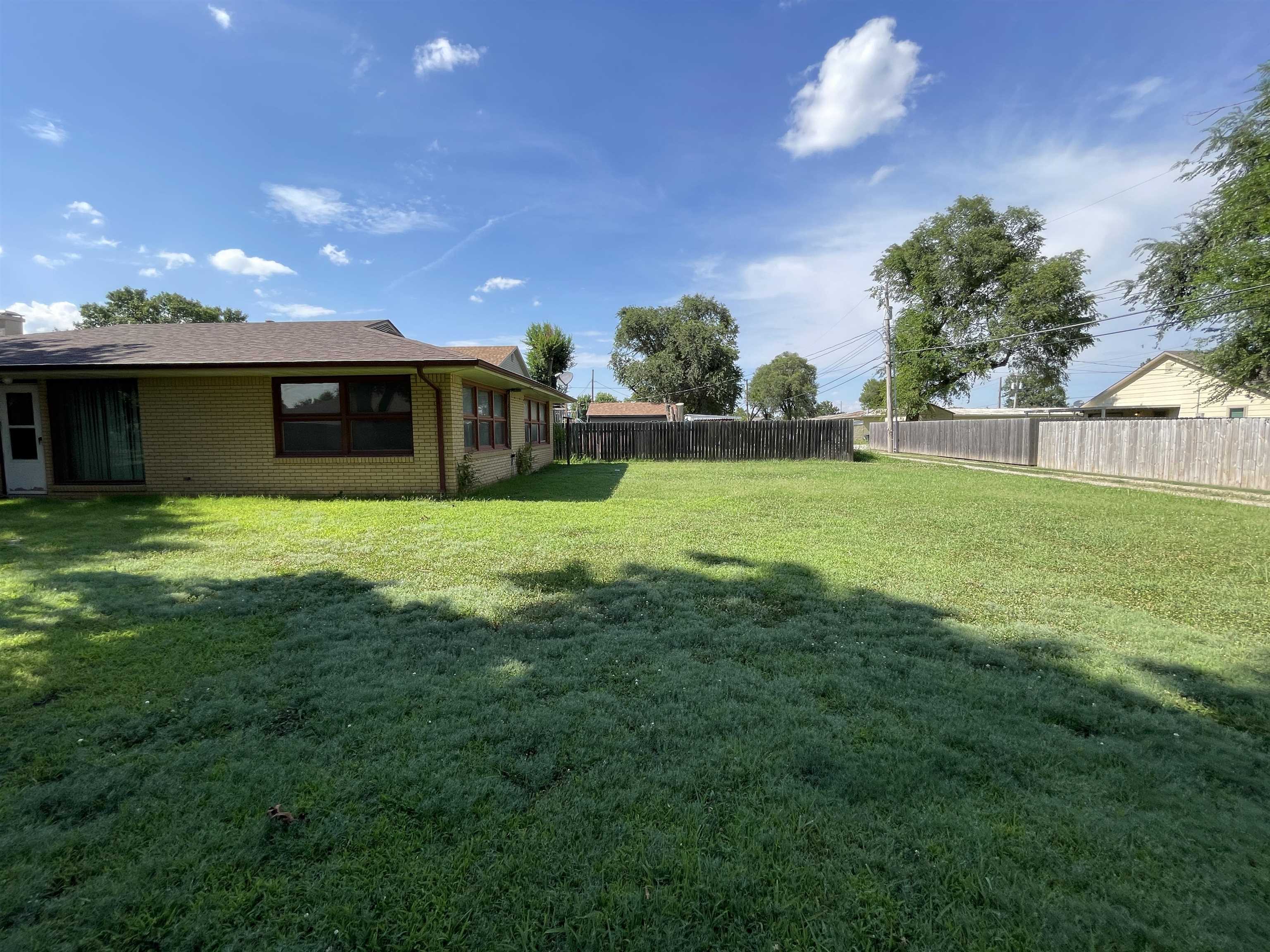 415 N Gardner Property Photo 4