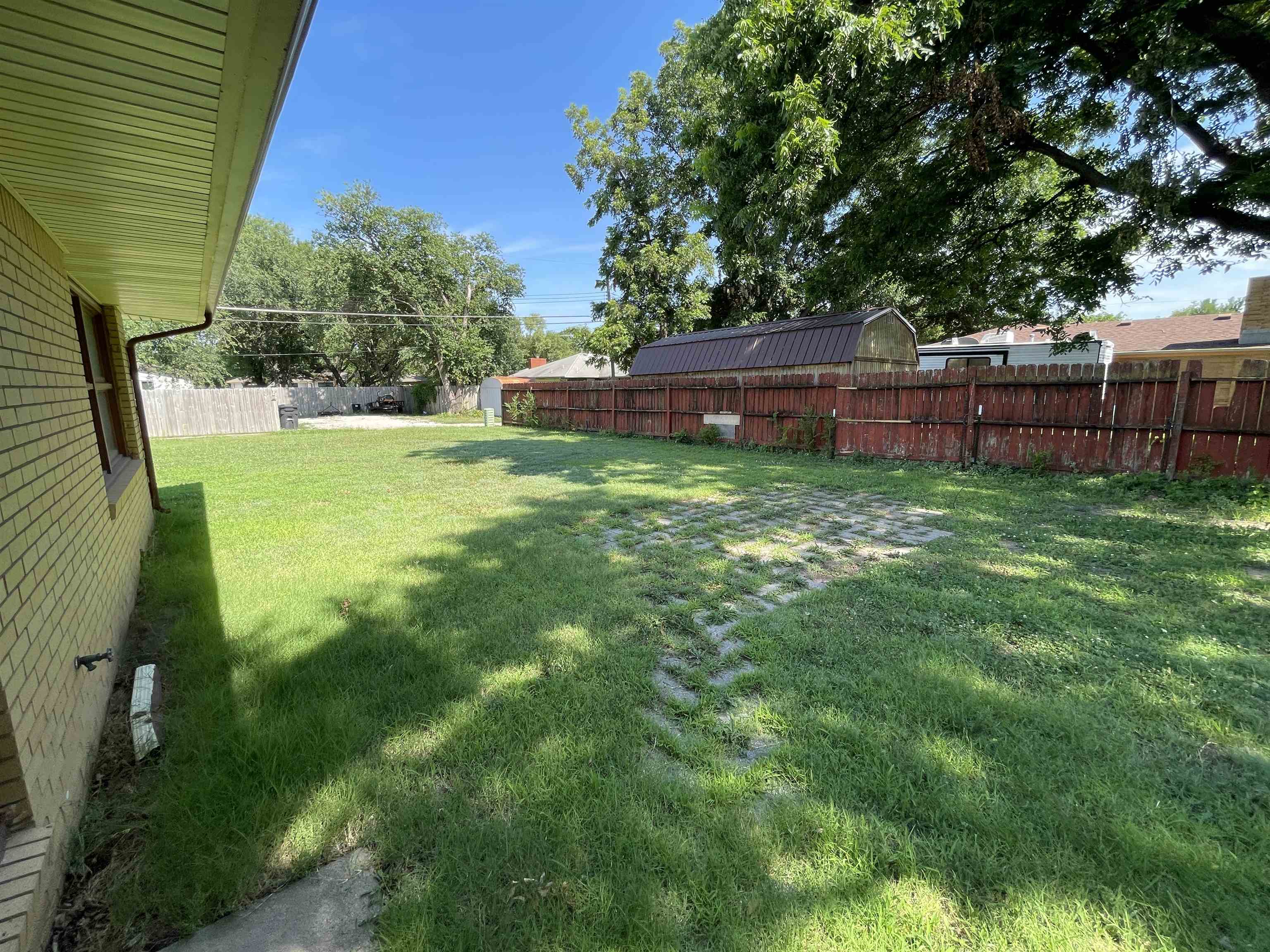 415 N Gardner Property Photo 5