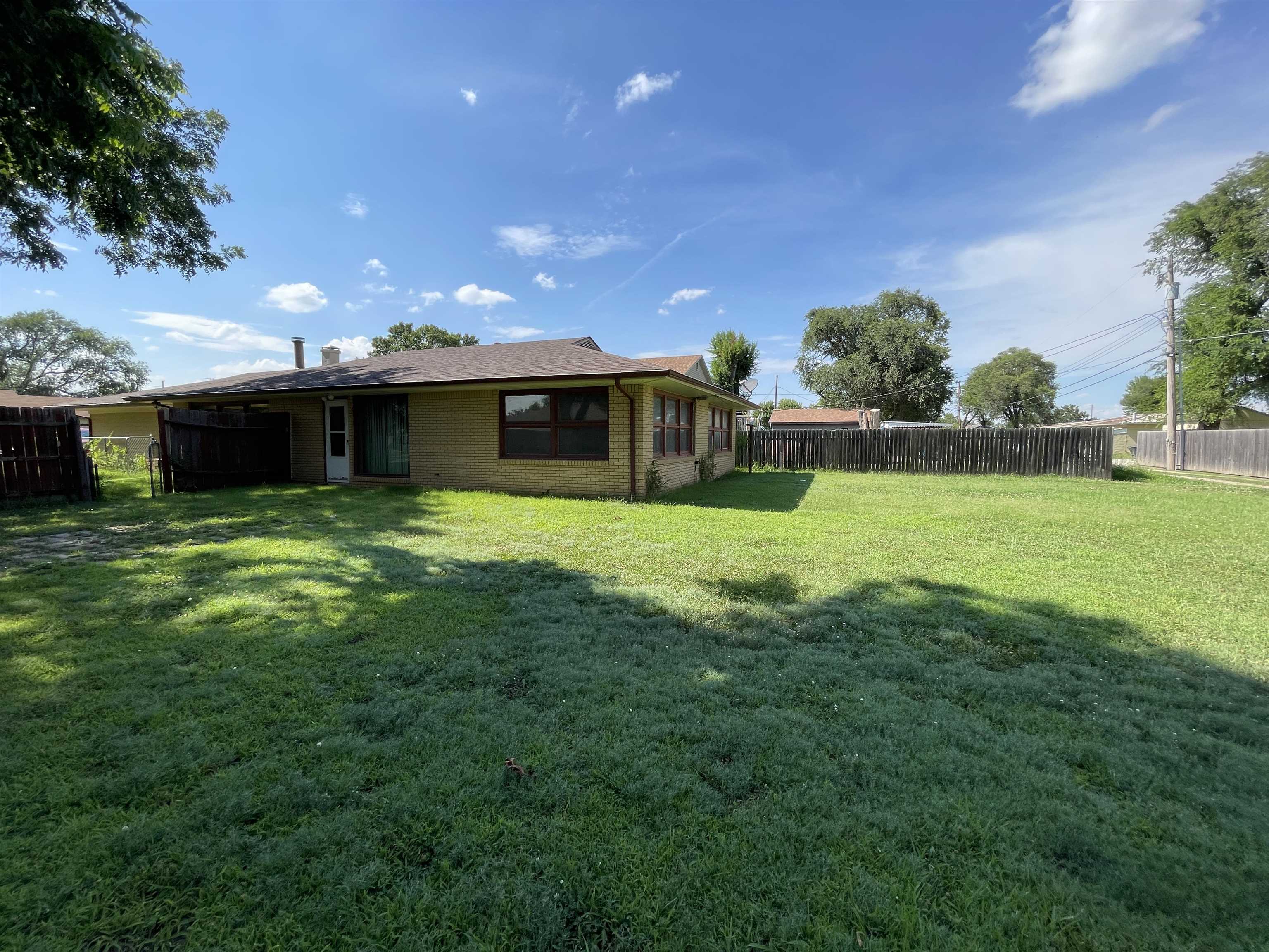415 N Gardner Property Photo 6