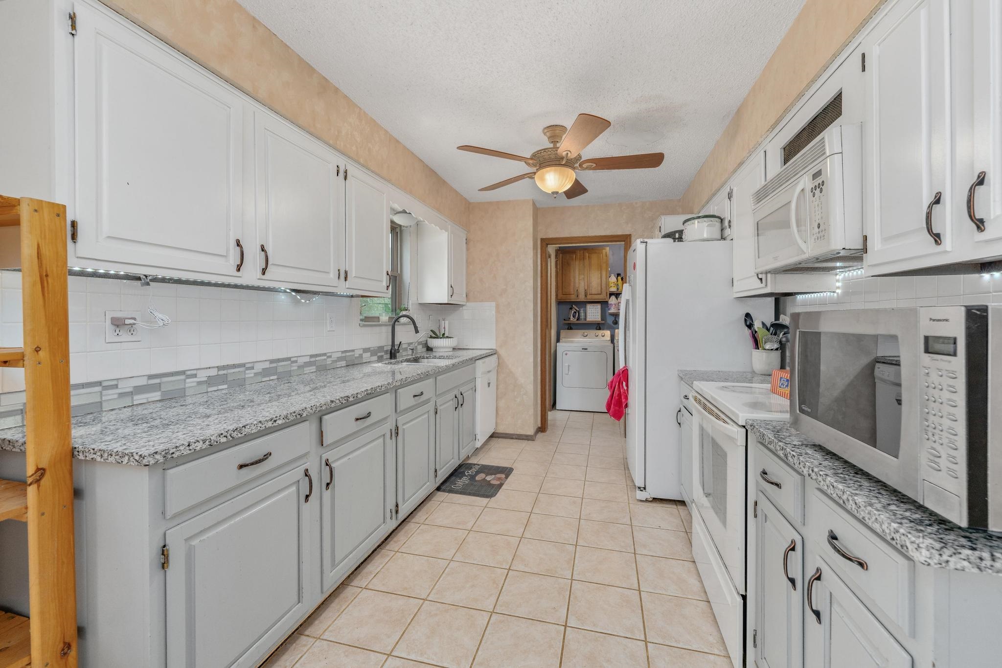 3 N Willow Property Photo 8