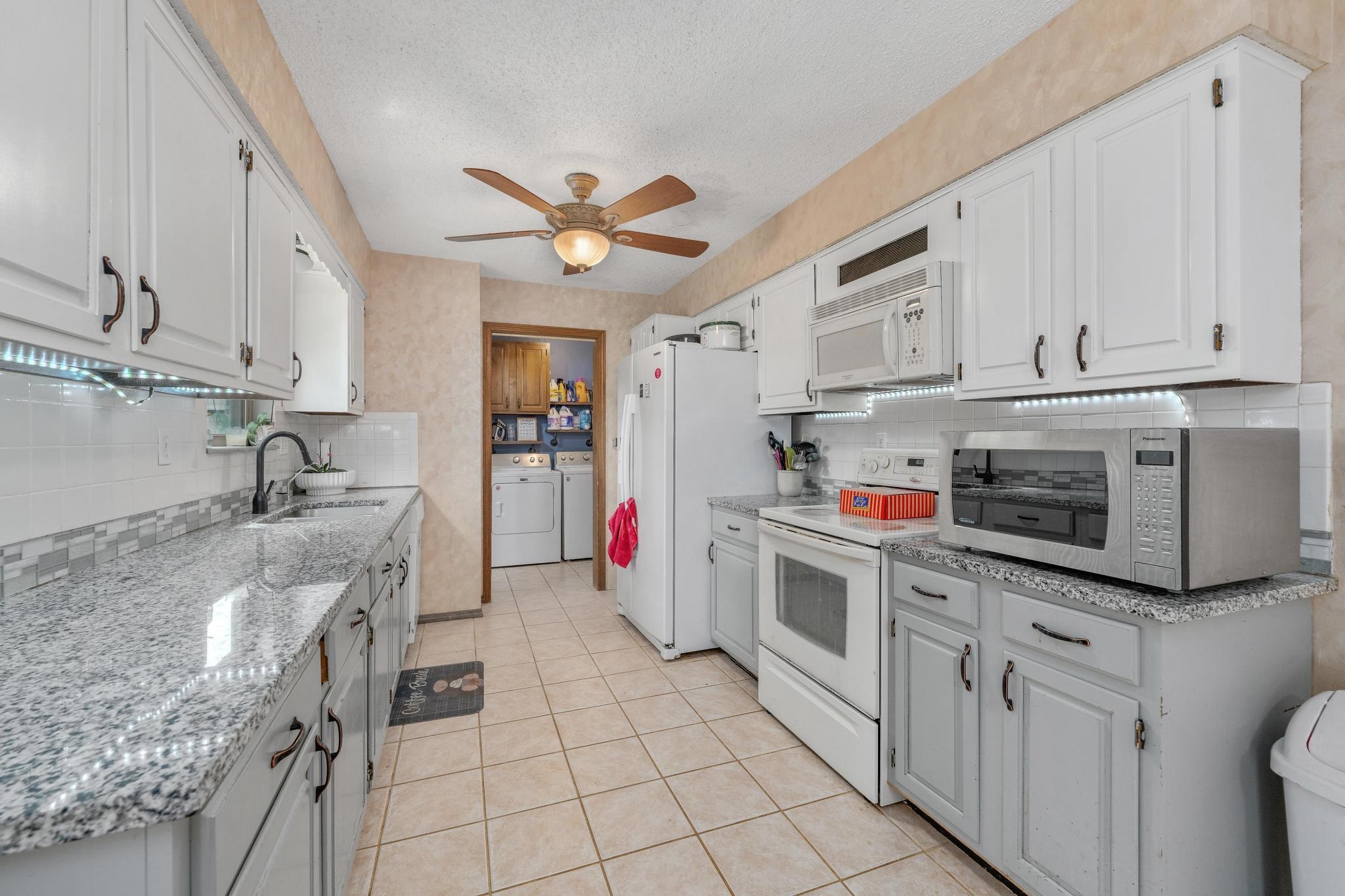 3 N Willow Property Photo 9