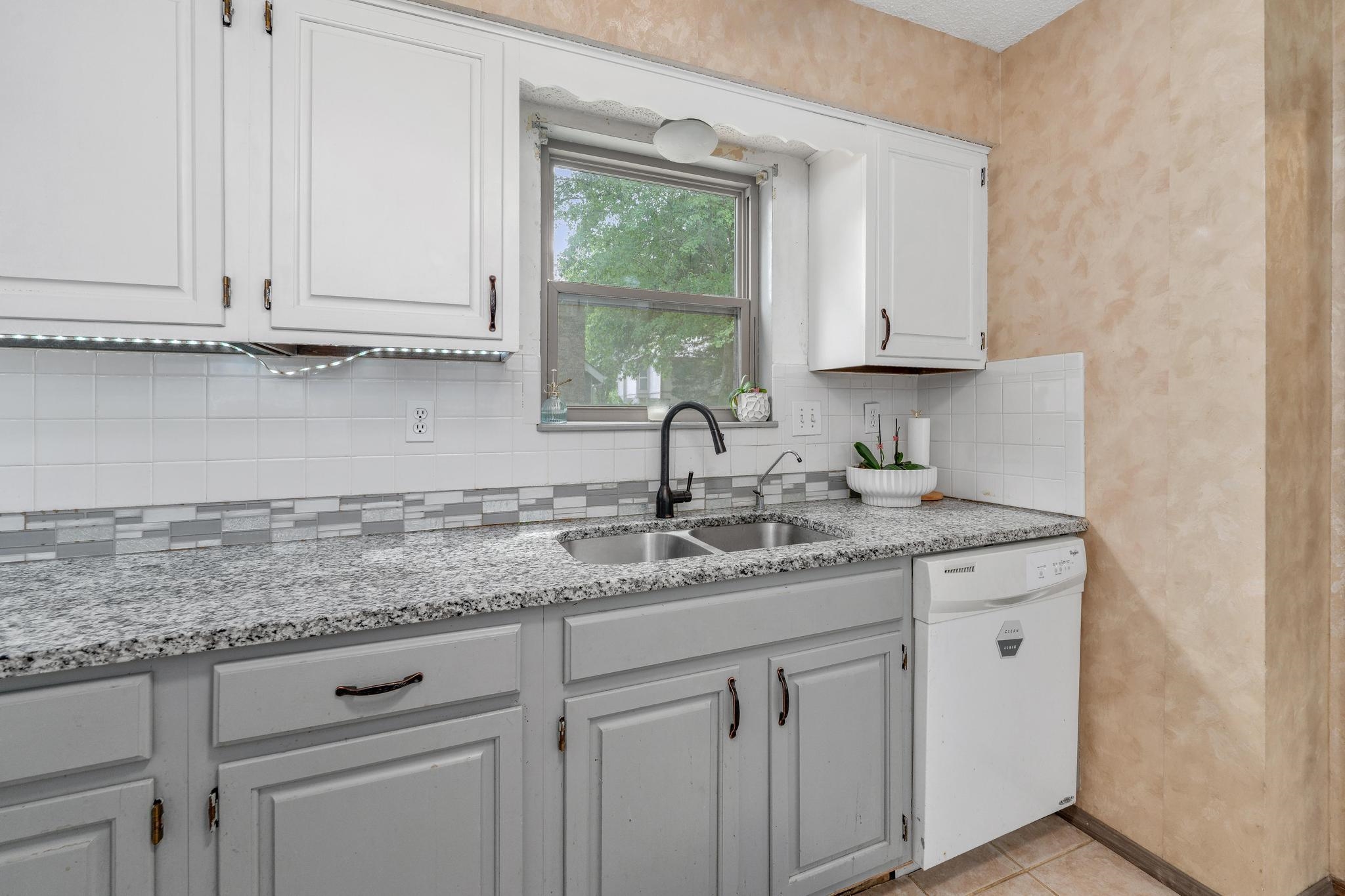 3 N Willow Property Photo 10