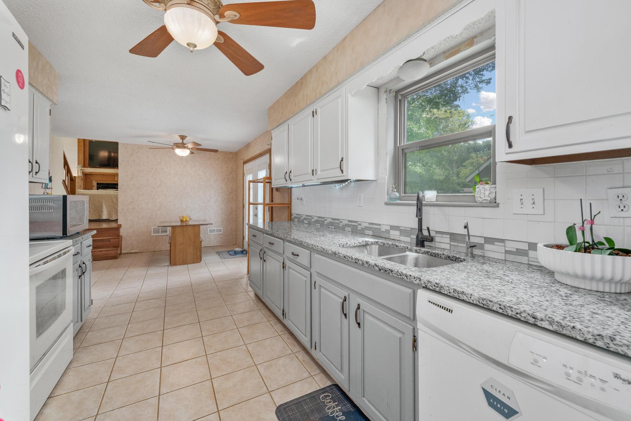 3 N Willow Property Photo 12