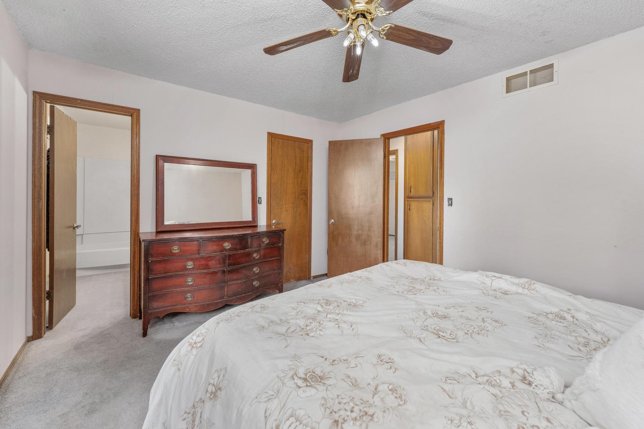 3 N Willow Property Photo 16