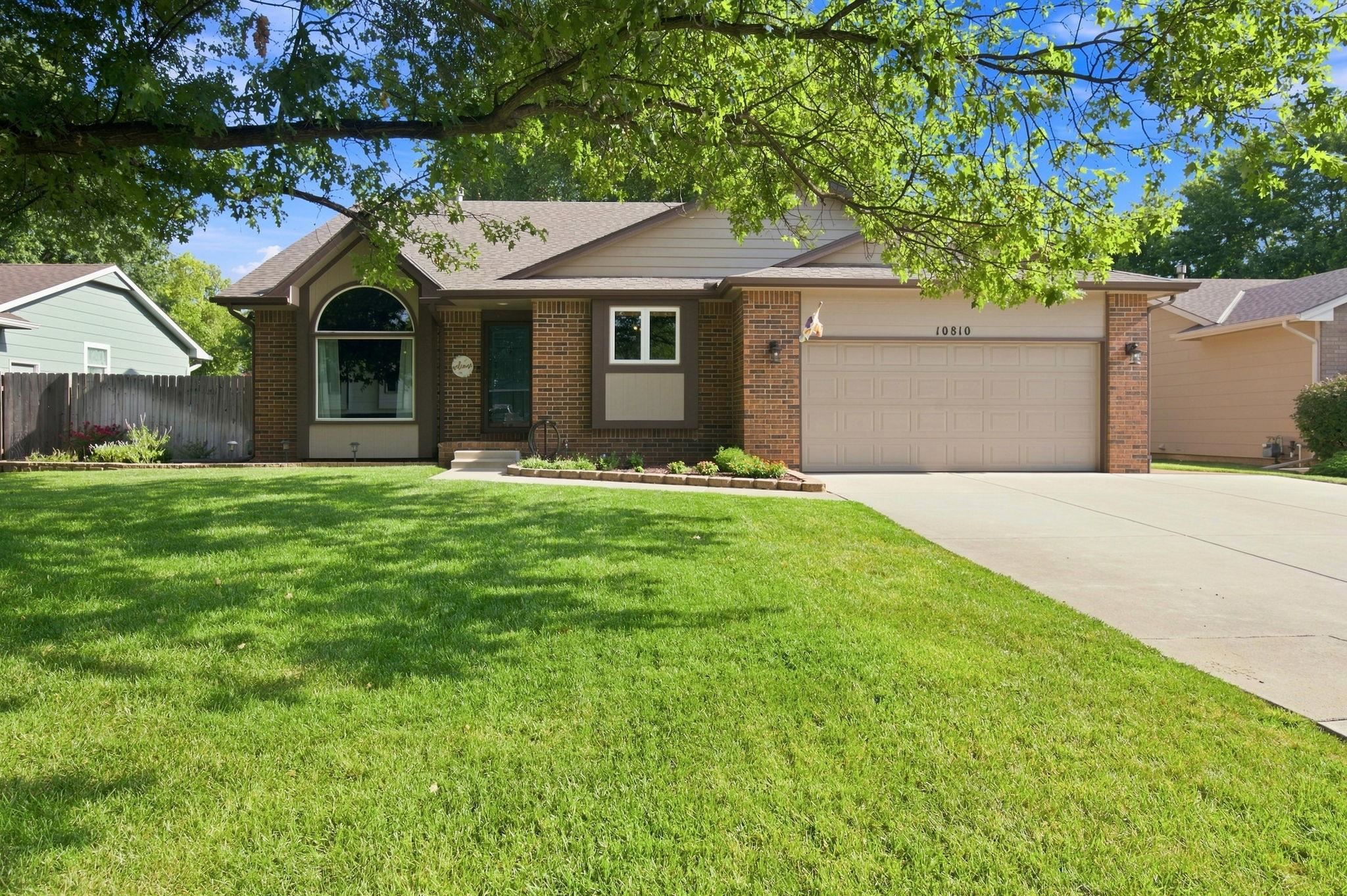 10810 W Rolling Hills Property Photo 1
