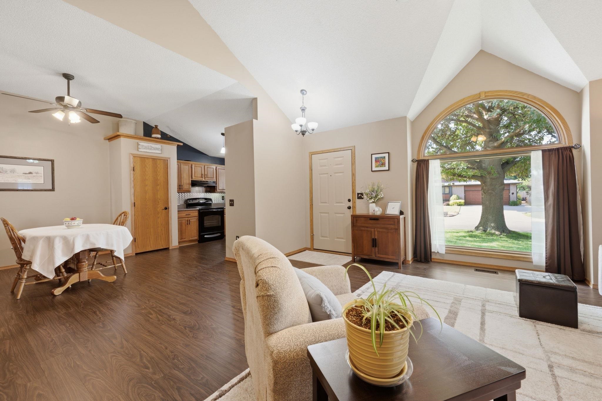 10810 W Rolling Hills Property Photo 5