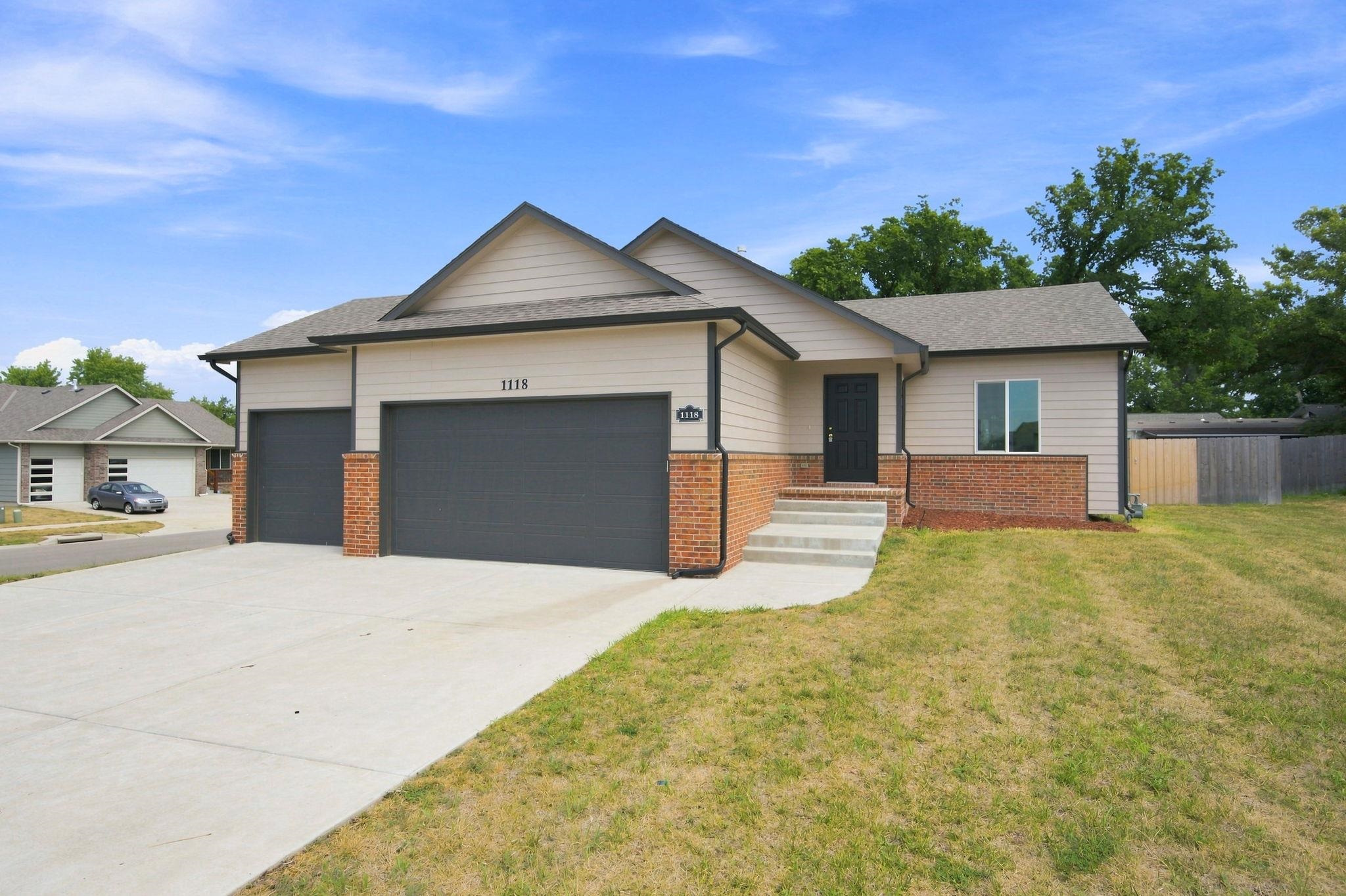 1118 Sontag Ct Property Photo 2