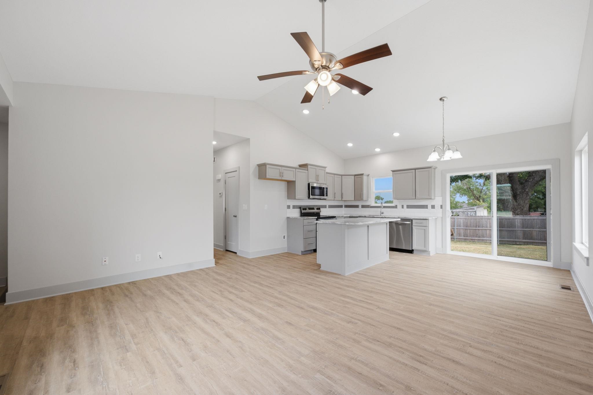 1118 Sontag Ct Property Photo 5