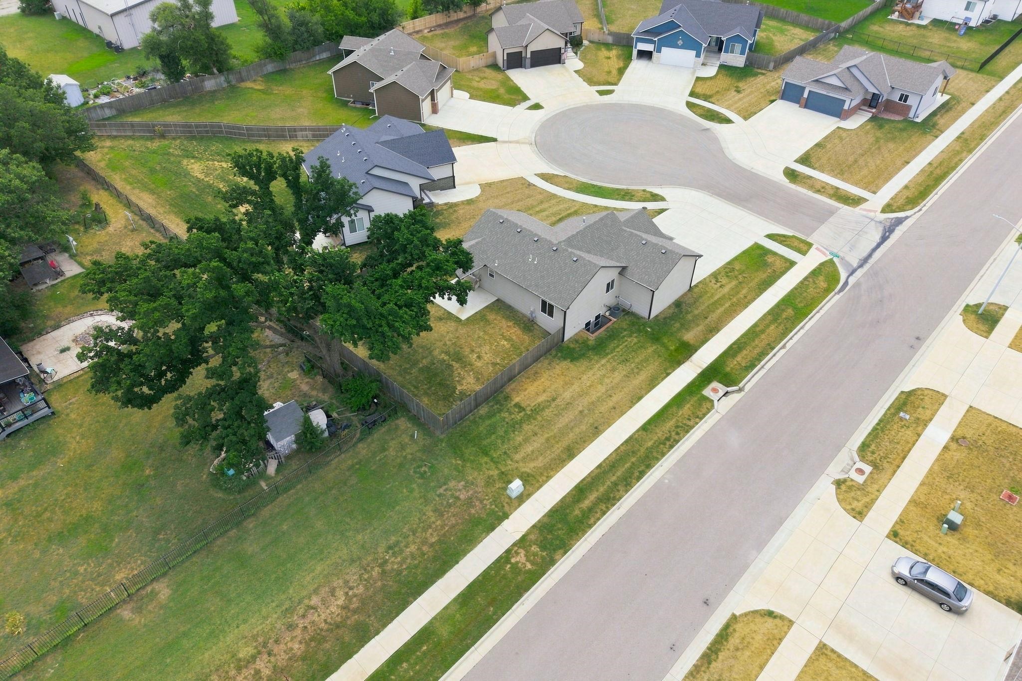 1118 Sontag Ct Property Photo 28