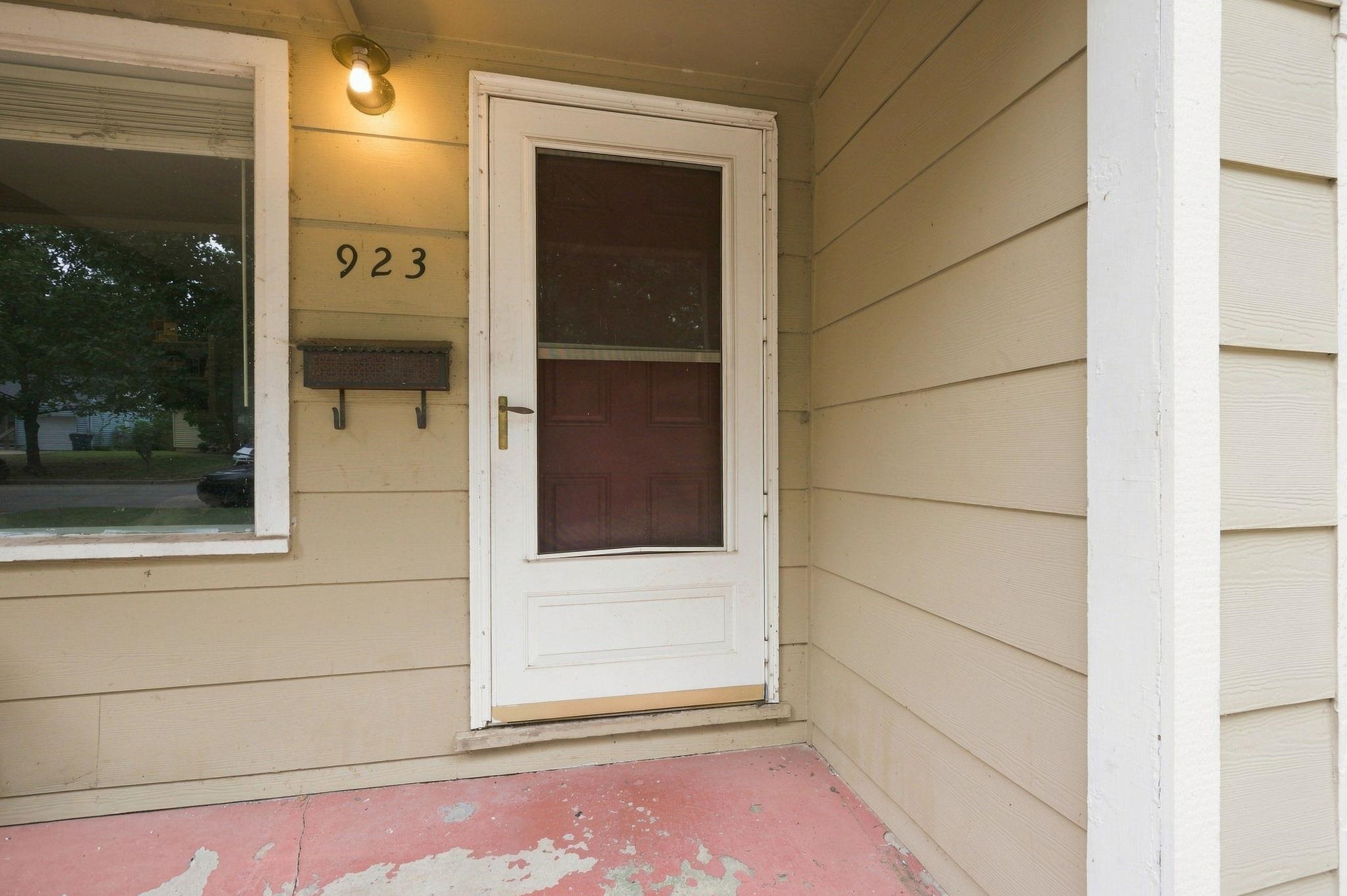 923 N Belmont Ave Property Photo 18