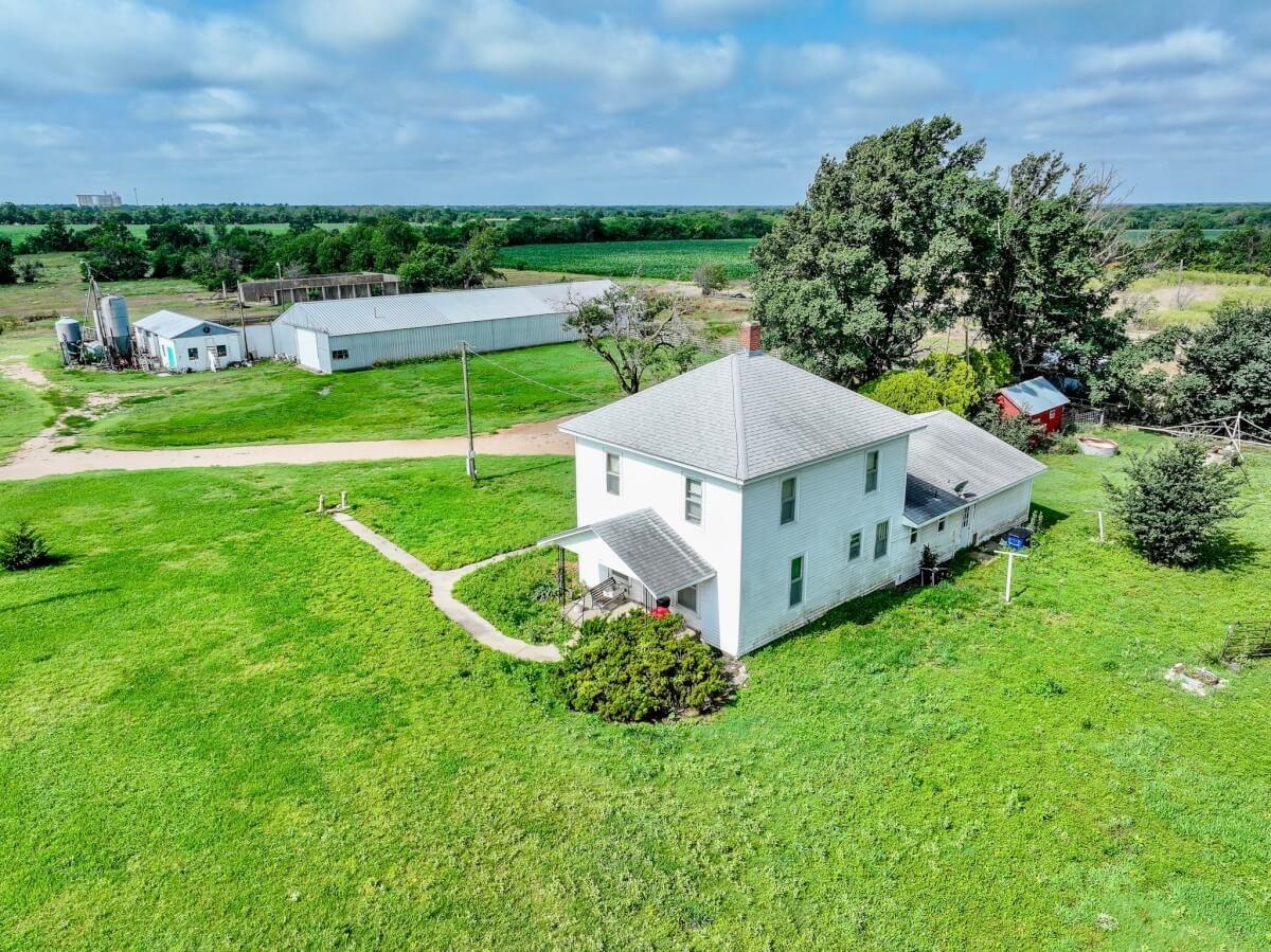 8227 N Rock Rd Property Photo 4