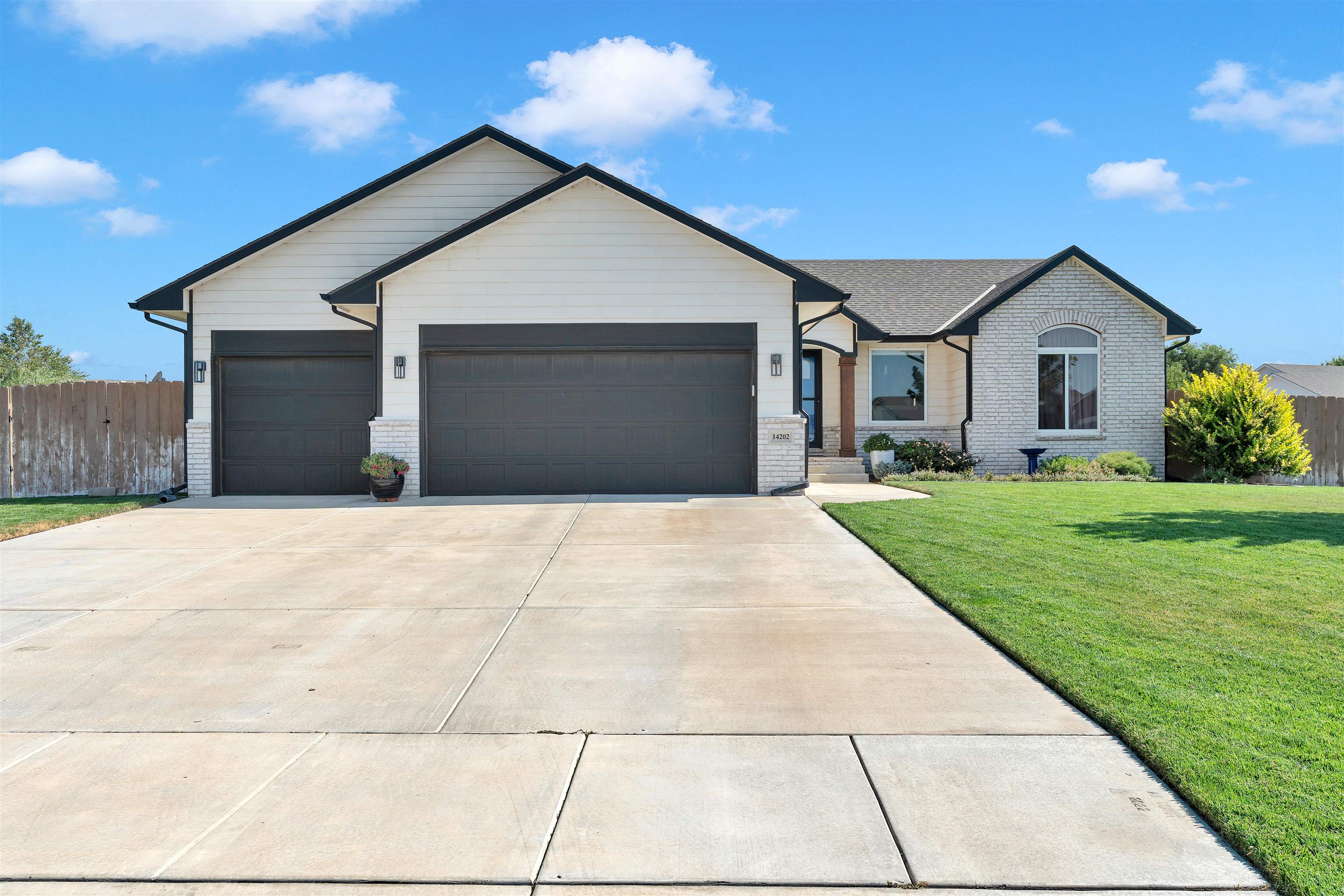 14202 W Ridgepoint Property Photo 1