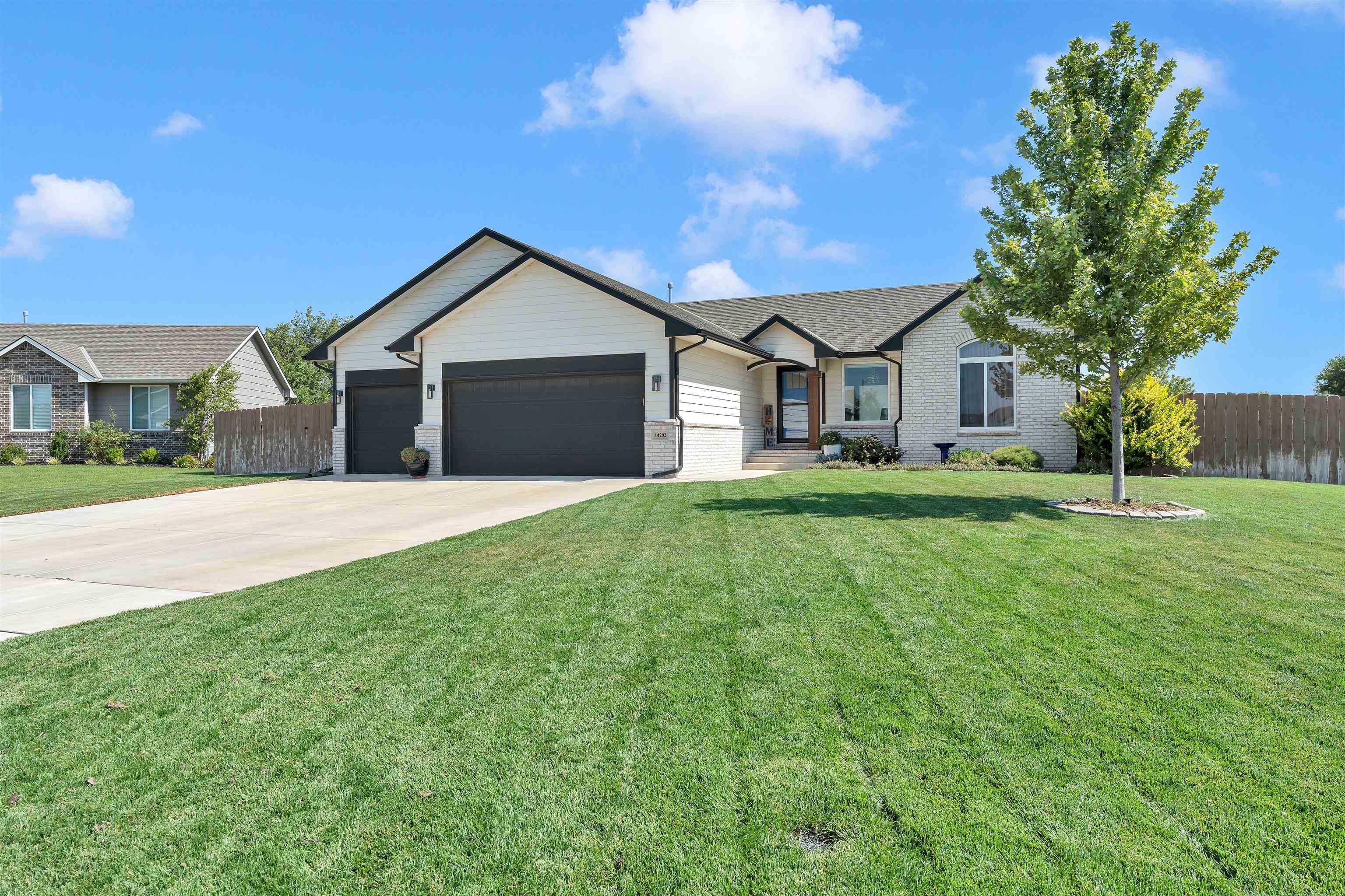 14202 W Ridgepoint Property Photo 2