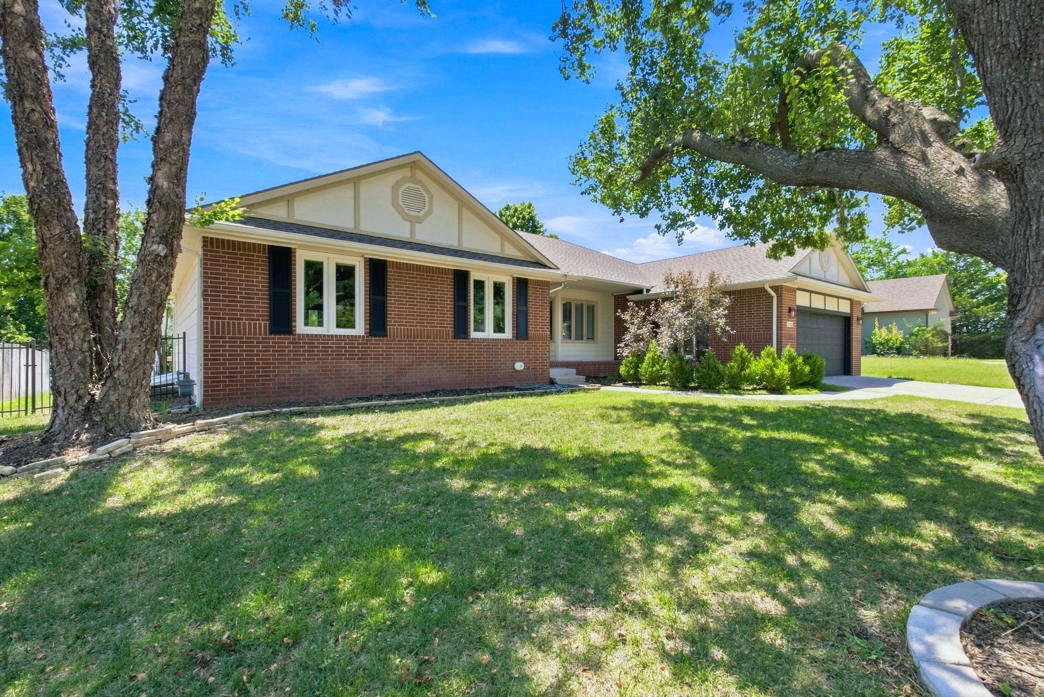 13913 E Spring Valley St Property Photo 3