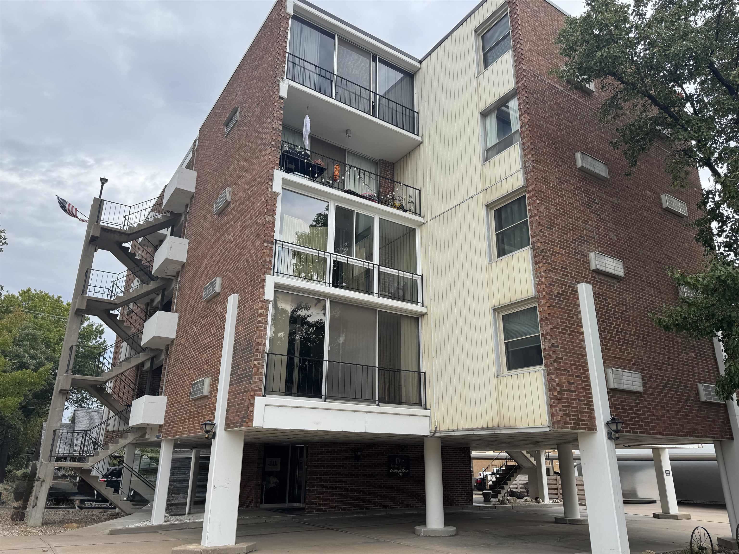 330 W Central