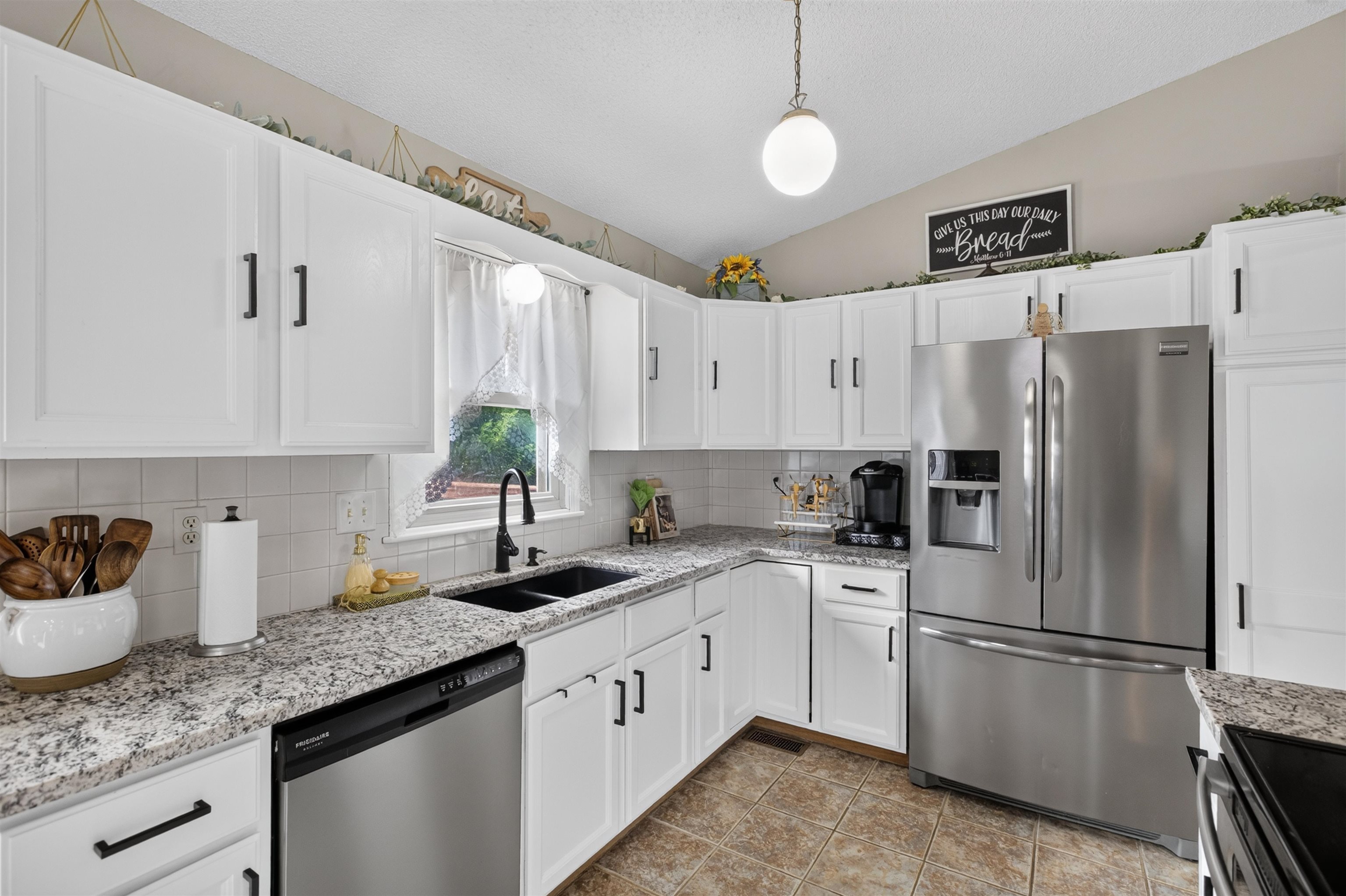 5430 S Stoneborough Ct Property Photo 11