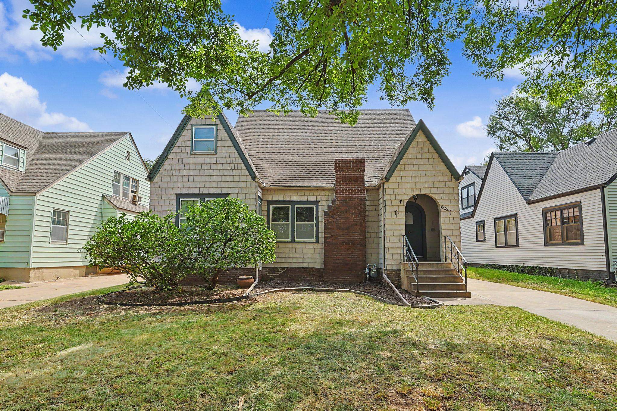 622 N Broadview Property Photo 1