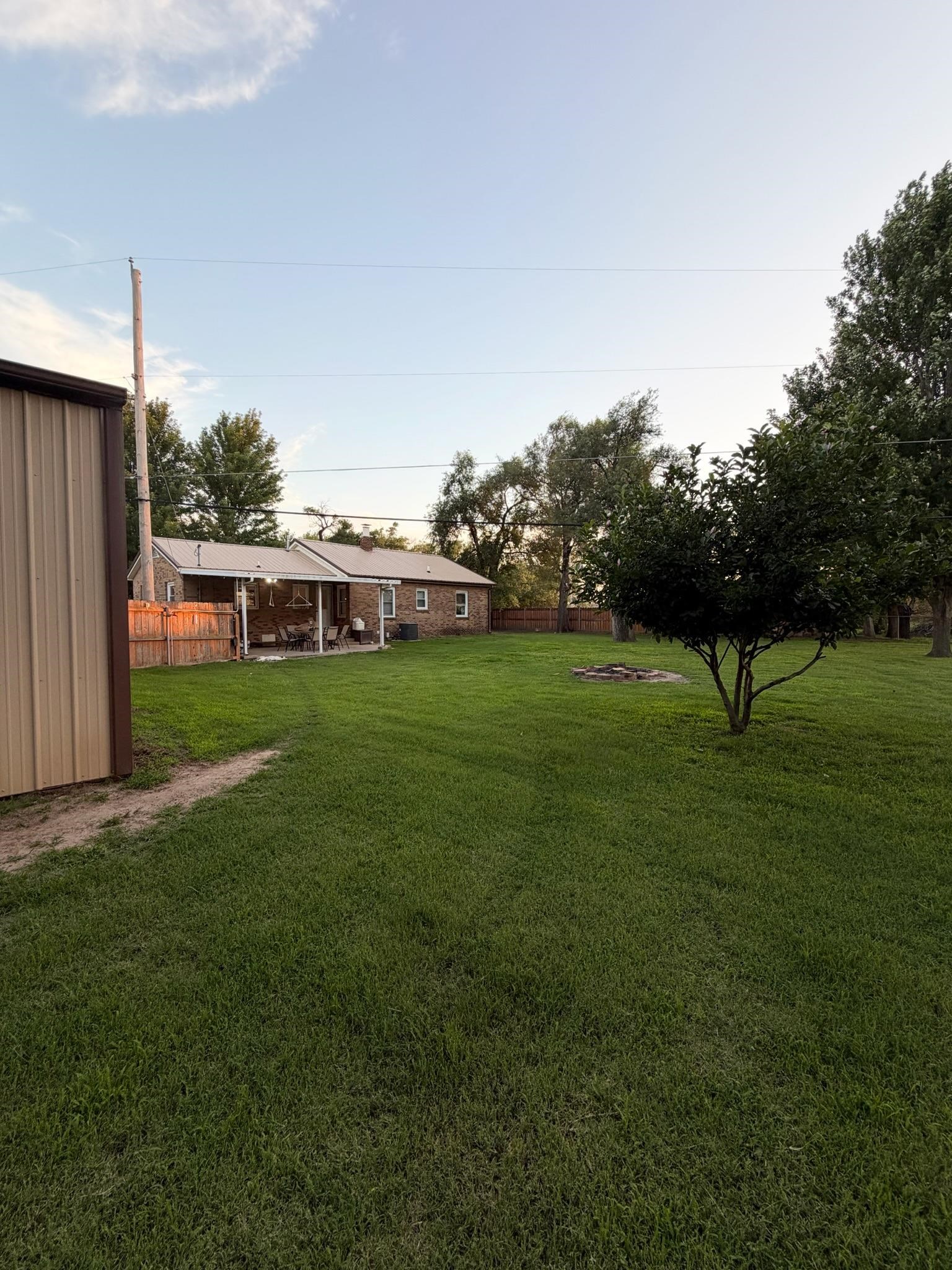 850 W 41st Property Photo 4