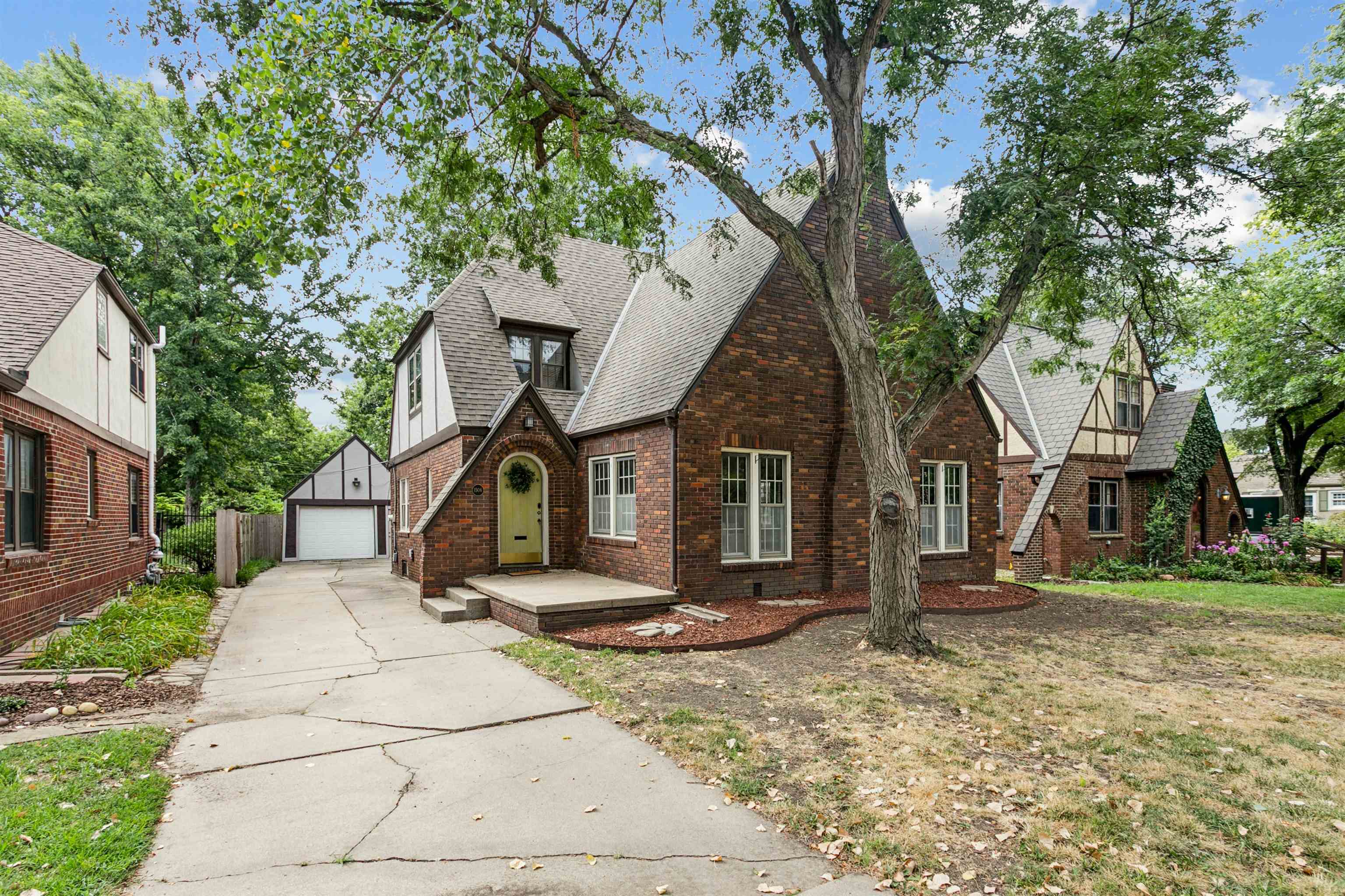 1506 N Woodrow Ave Property Photo 1