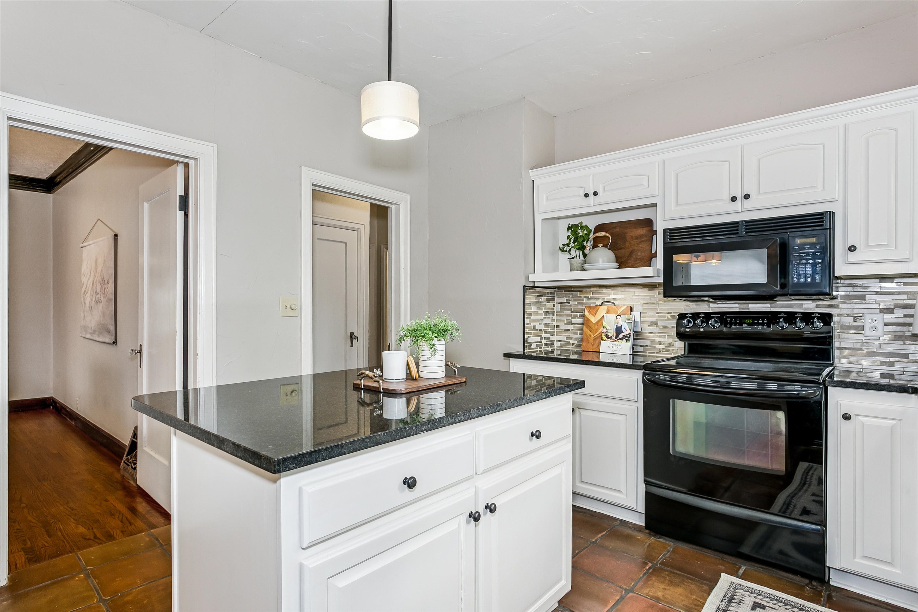 1506 N Woodrow Ave Property Photo 12
