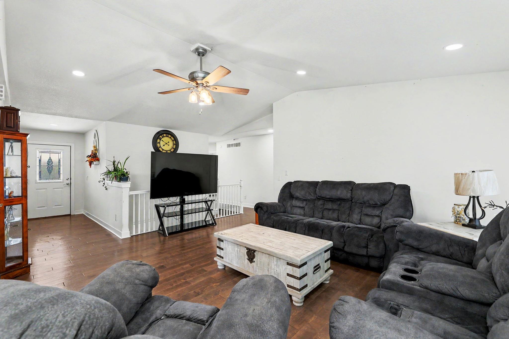 744 N Wakefield Ave. Property Photo 3