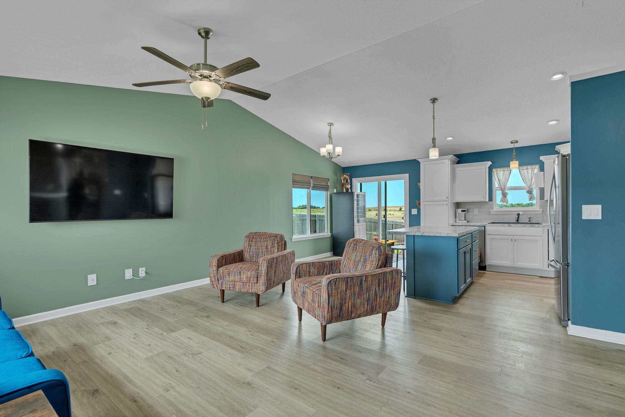 260 W Dusk Property Photo 4