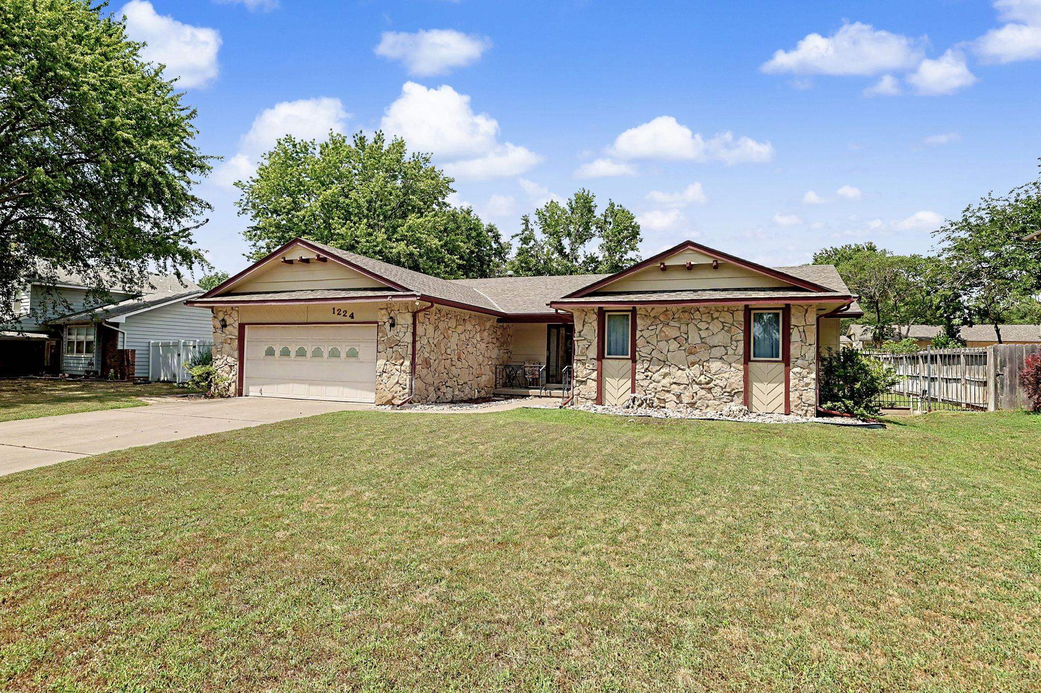 1224 N Armstrong Ct. Property Photo 2
