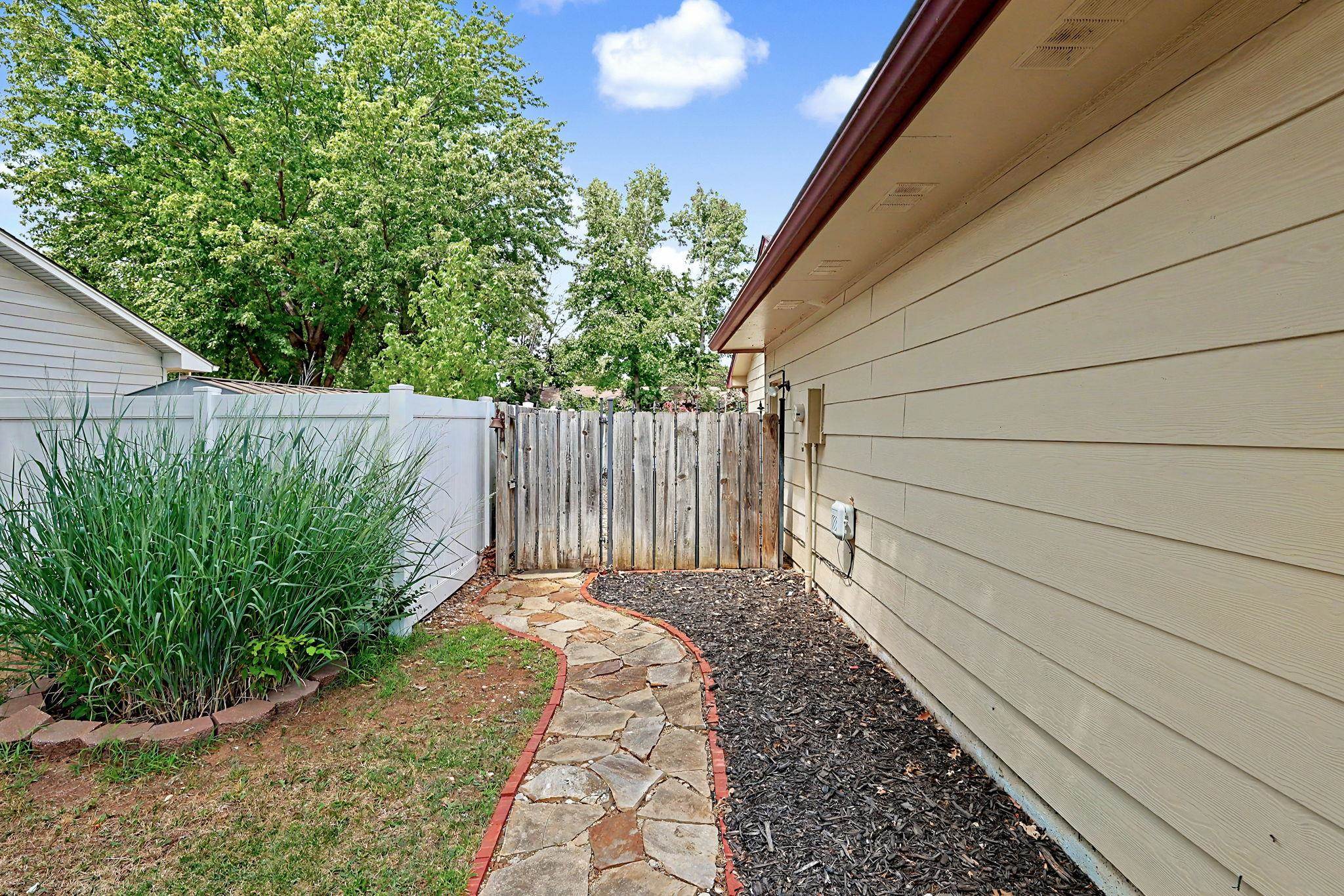 1224 N Armstrong Ct. Property Photo 33