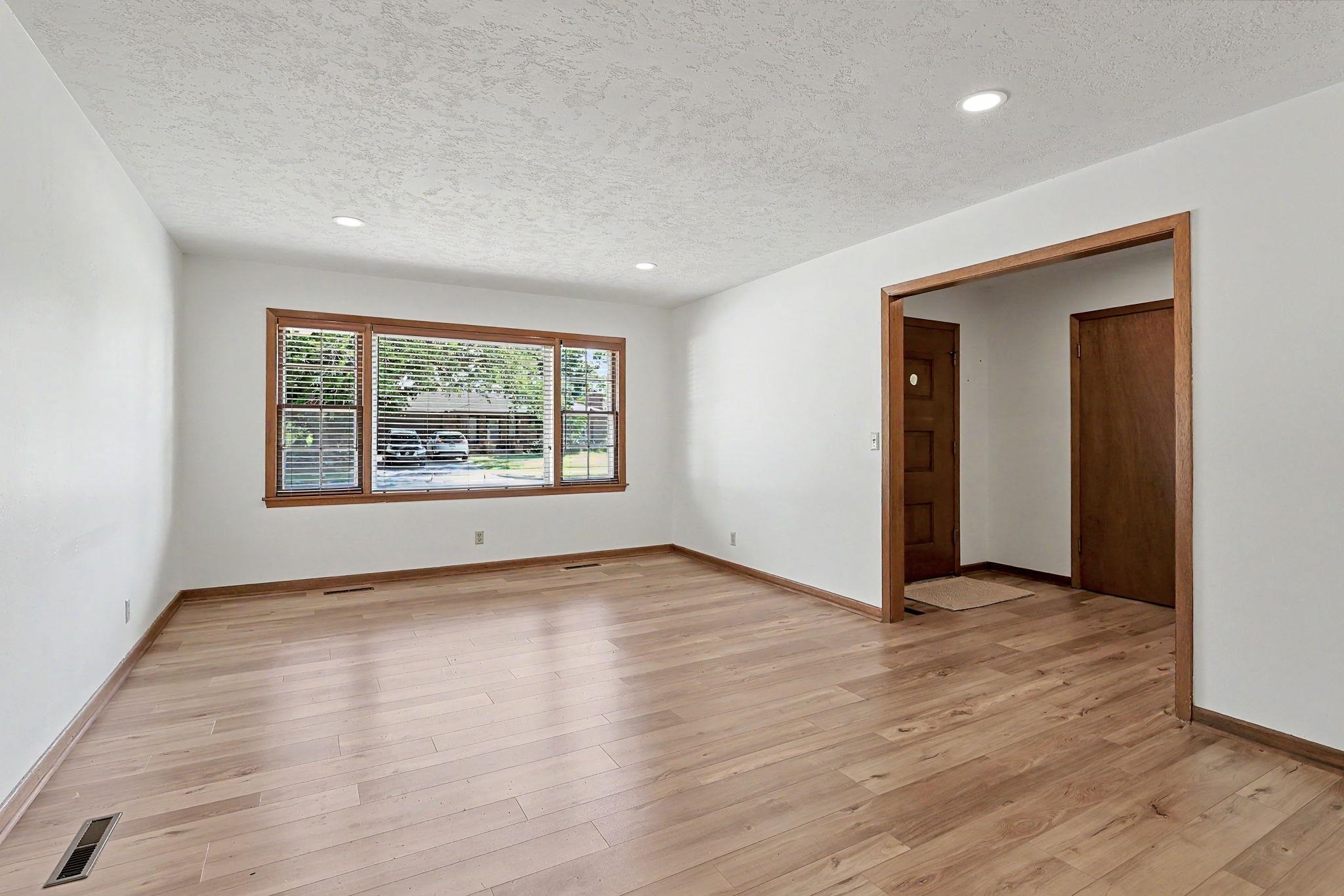 2033 N Gow Property Photo 3