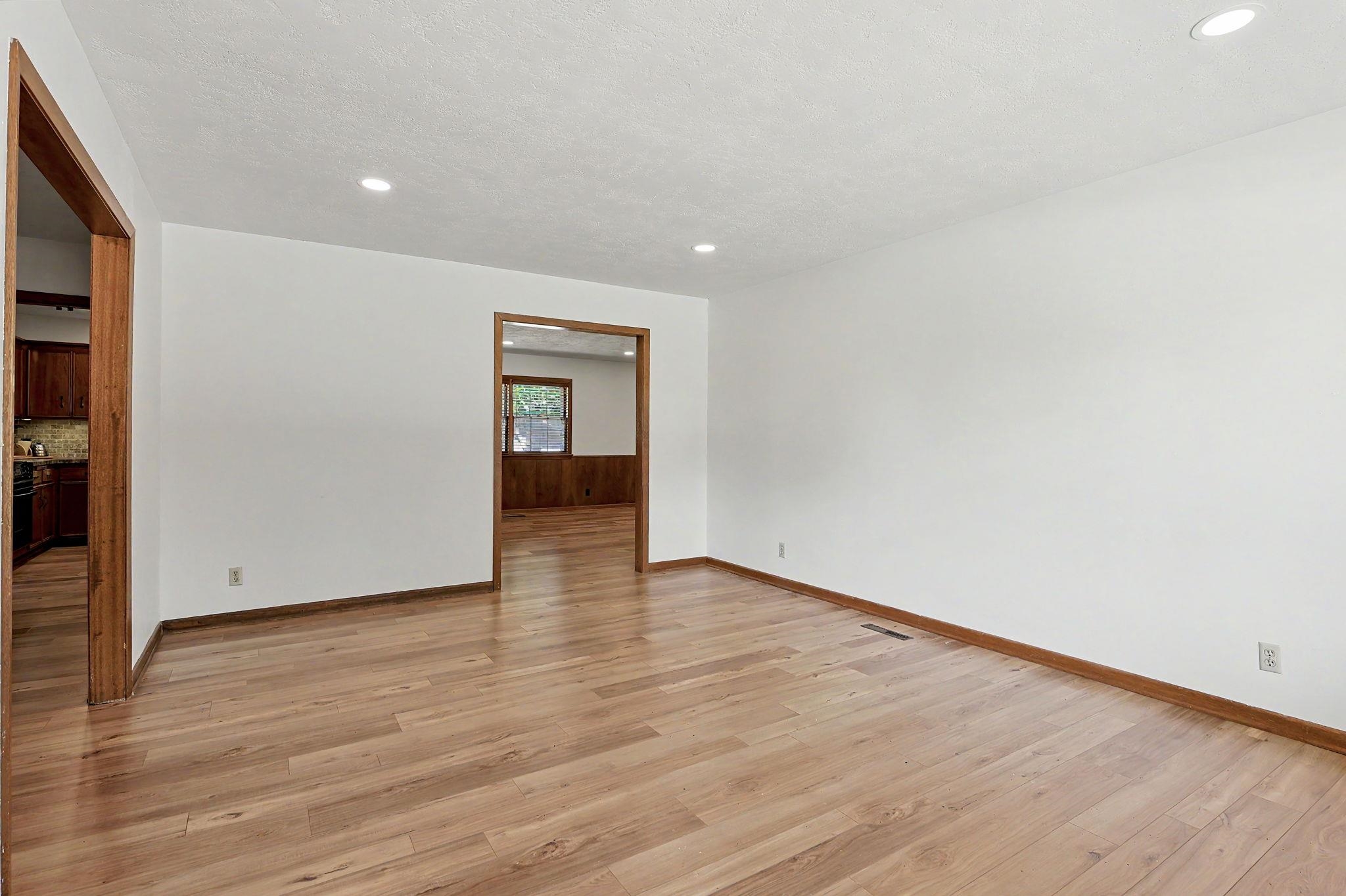2033 N Gow Property Photo 4