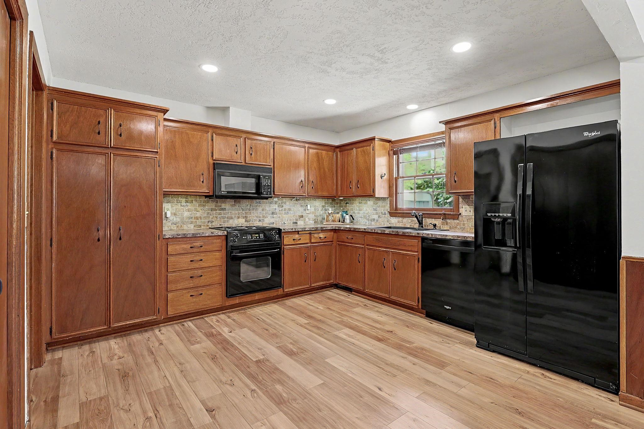 2033 N Gow Property Photo 6