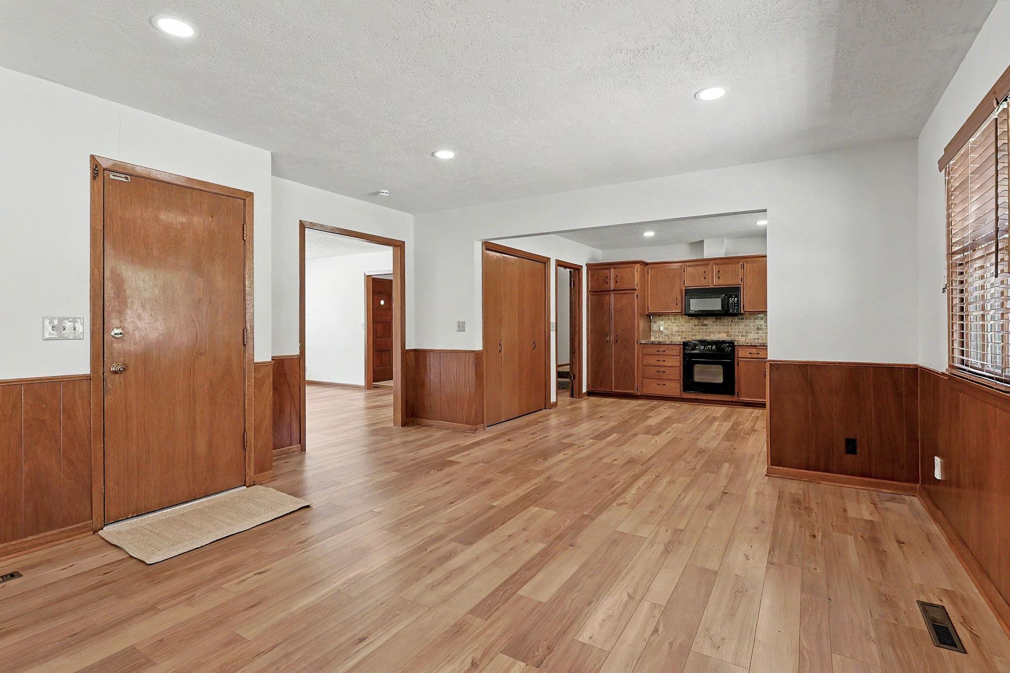 2033 N Gow Property Photo 7